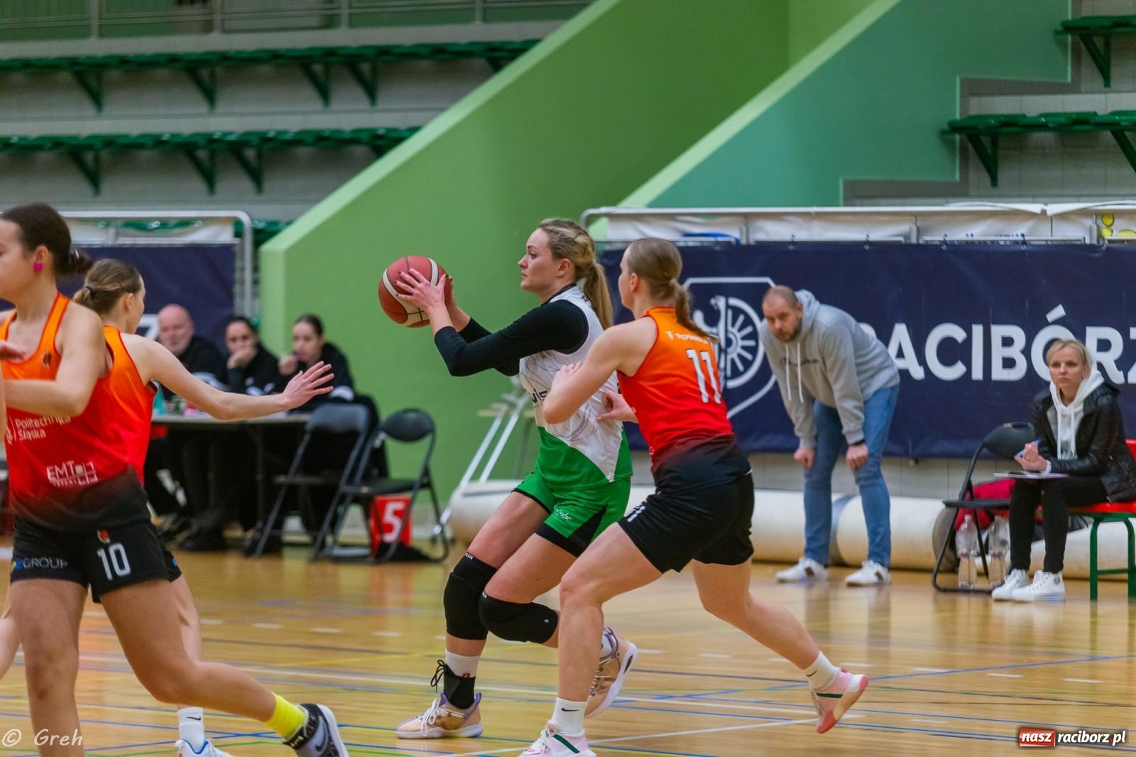 Zdjęcie w galerii na portalu naszraciborz.pl: Koszykarki RKK Politechnikę pokonały i w tabeli awansowały [FOTO i WIDEO] wiadomości z regionu