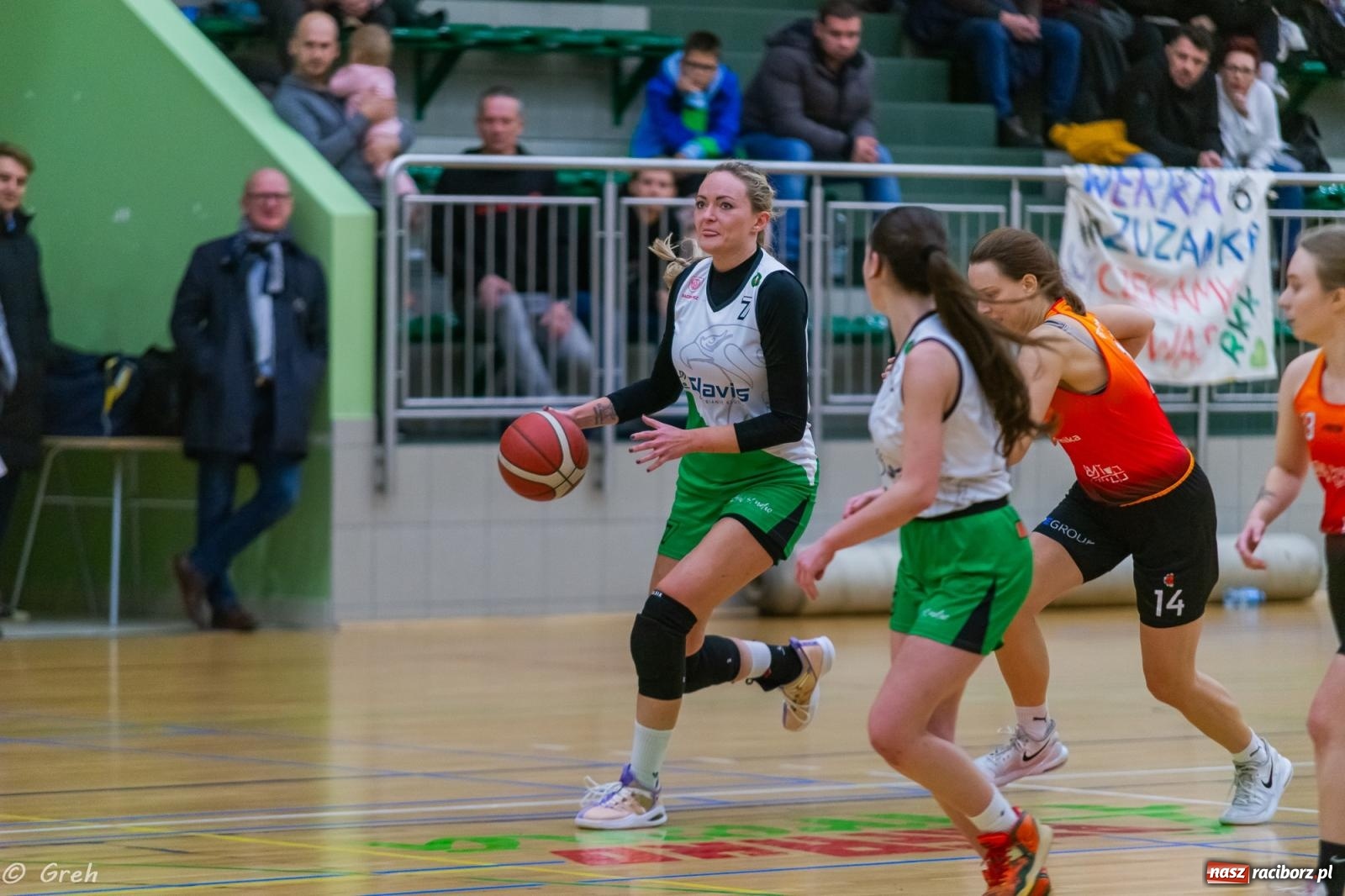 Zdjęcie w galerii na portalu naszraciborz.pl: Koszykarki RKK Politechnikę pokonały i w tabeli awansowały [FOTO i WIDEO] wiadomości z regionu