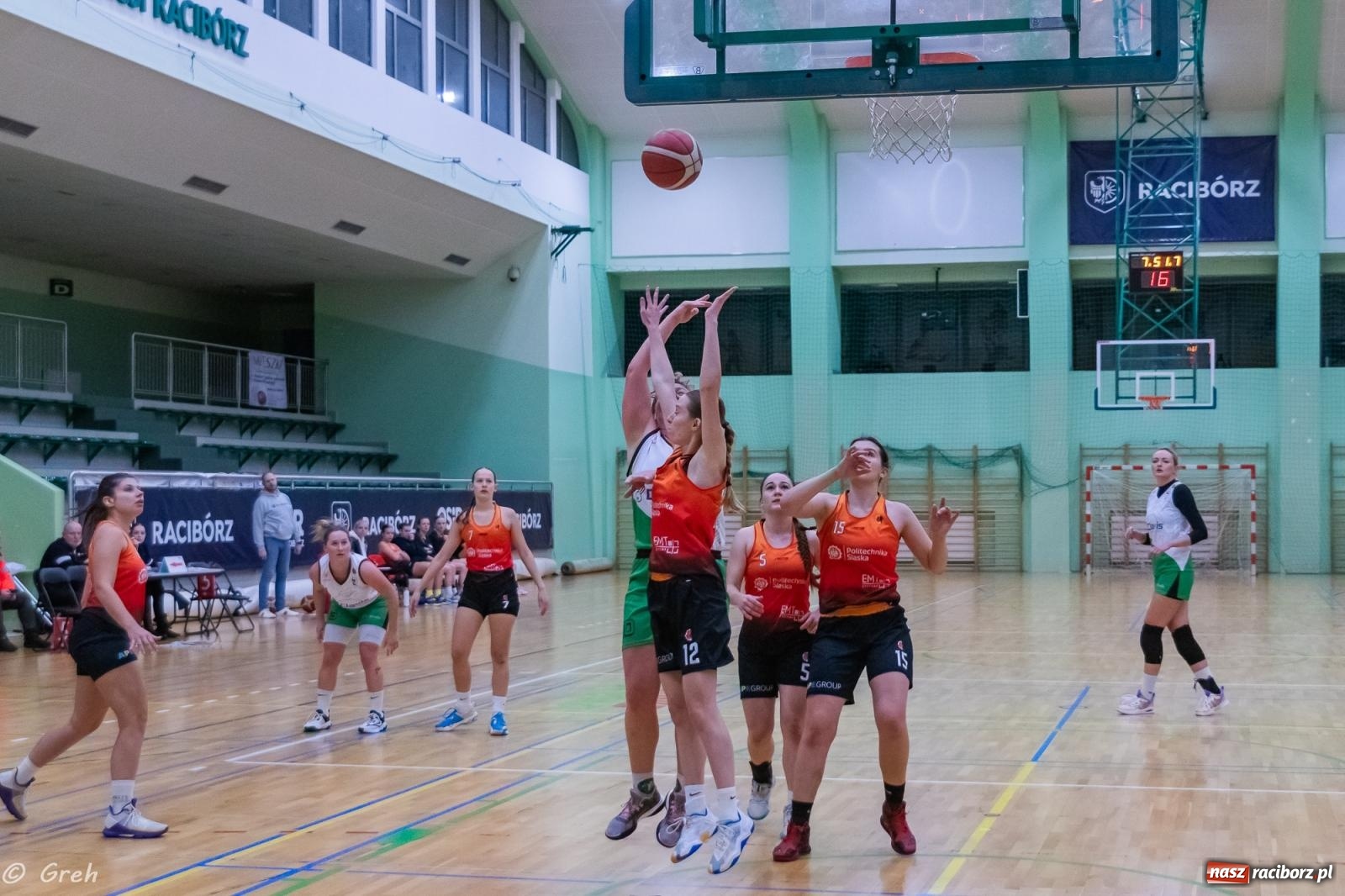 Zdjęcie w galerii na portalu naszraciborz.pl: Koszykarki RKK Politechnikę pokonały i w tabeli awansowały [FOTO i WIDEO] wiadomości z regionu