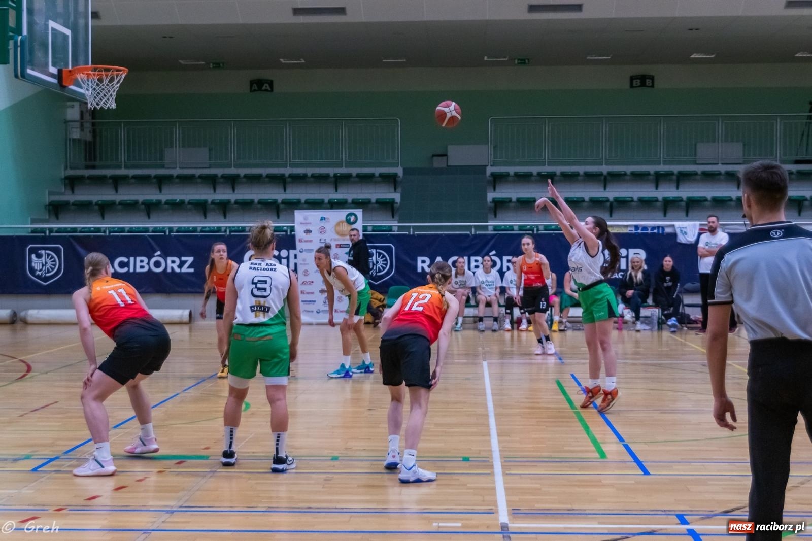 Zdjęcie w galerii na portalu naszraciborz.pl: Koszykarki RKK Politechnikę pokonały i w tabeli awansowały [FOTO i WIDEO] wiadomości z regionu