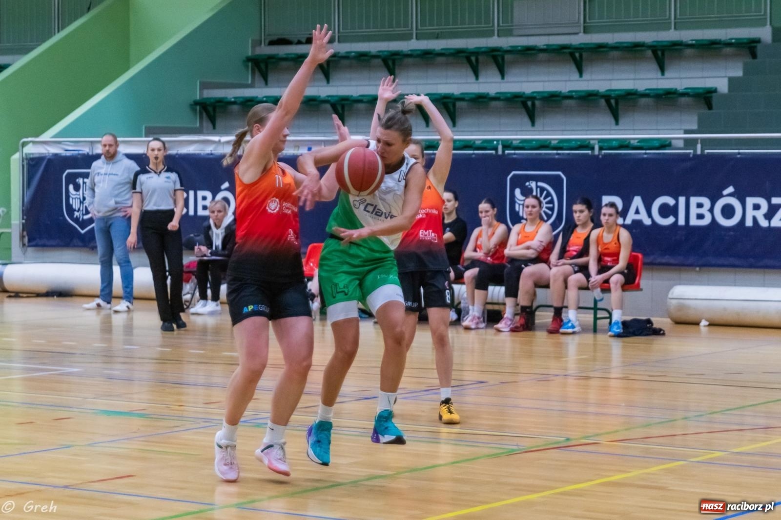Zdjęcie w galerii na portalu naszraciborz.pl: Koszykarki RKK Politechnikę pokonały i w tabeli awansowały [FOTO i WIDEO] wiadomości z regionu