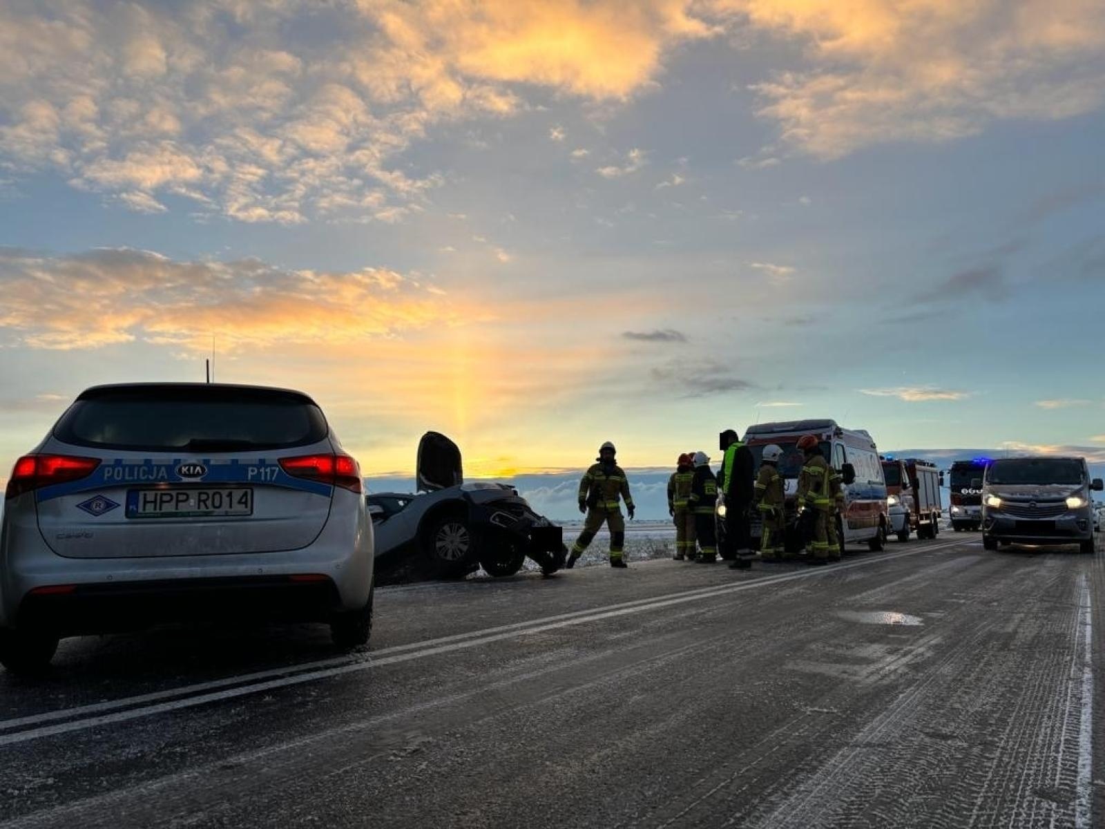Zdjęcie w galerii na portalu naszraciborz.pl: Zdarzenie drogowe na Hulczyńskiej. Fiat wypadł z drogi wiadomości z regionu