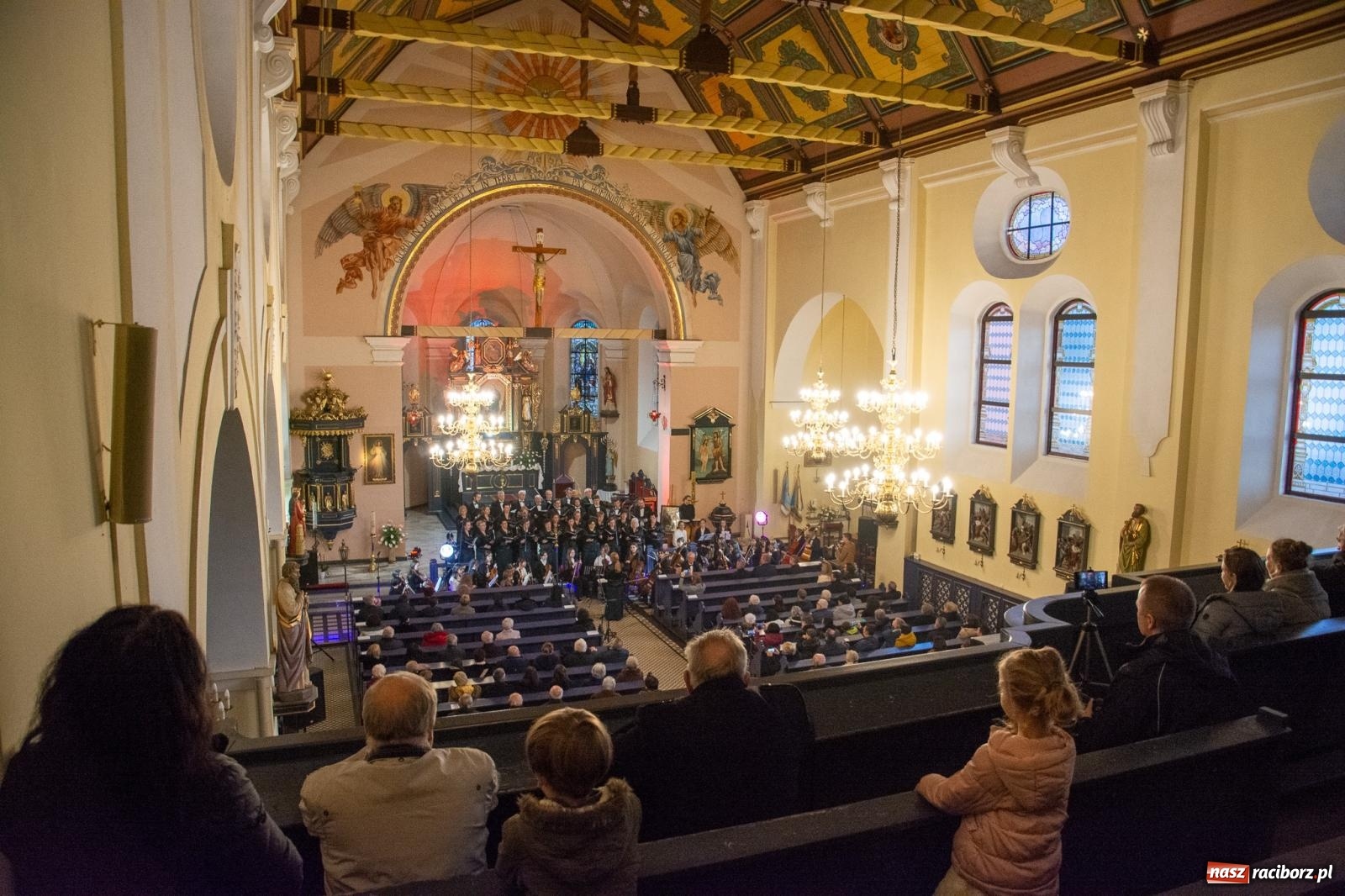 Zdjęcie w galerii na portalu naszraciborz.pl: Magnificat Vivaldiego zabrzmiało w brzeskim kościele na 40-lecie miejscowego chóru wiadomości z regionu