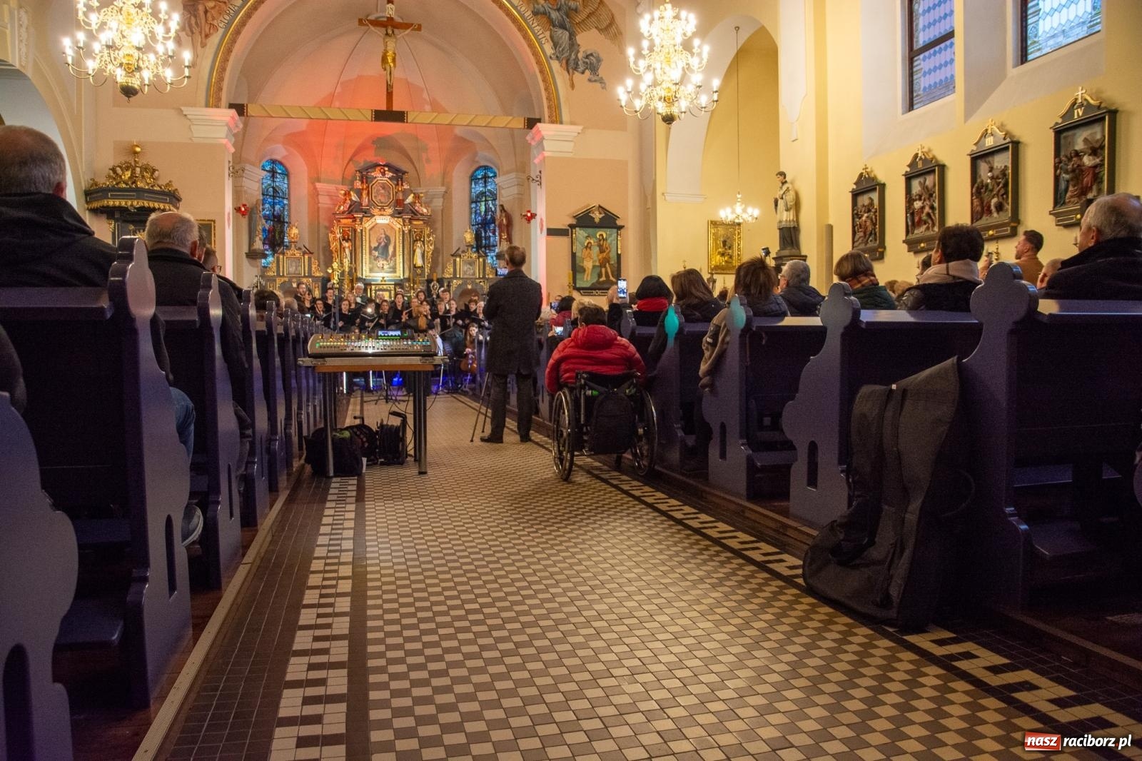 Zdjęcie w galerii na portalu naszraciborz.pl: Magnificat Vivaldiego zabrzmiało w brzeskim kościele na 40-lecie miejscowego chóru wiadomości z regionu