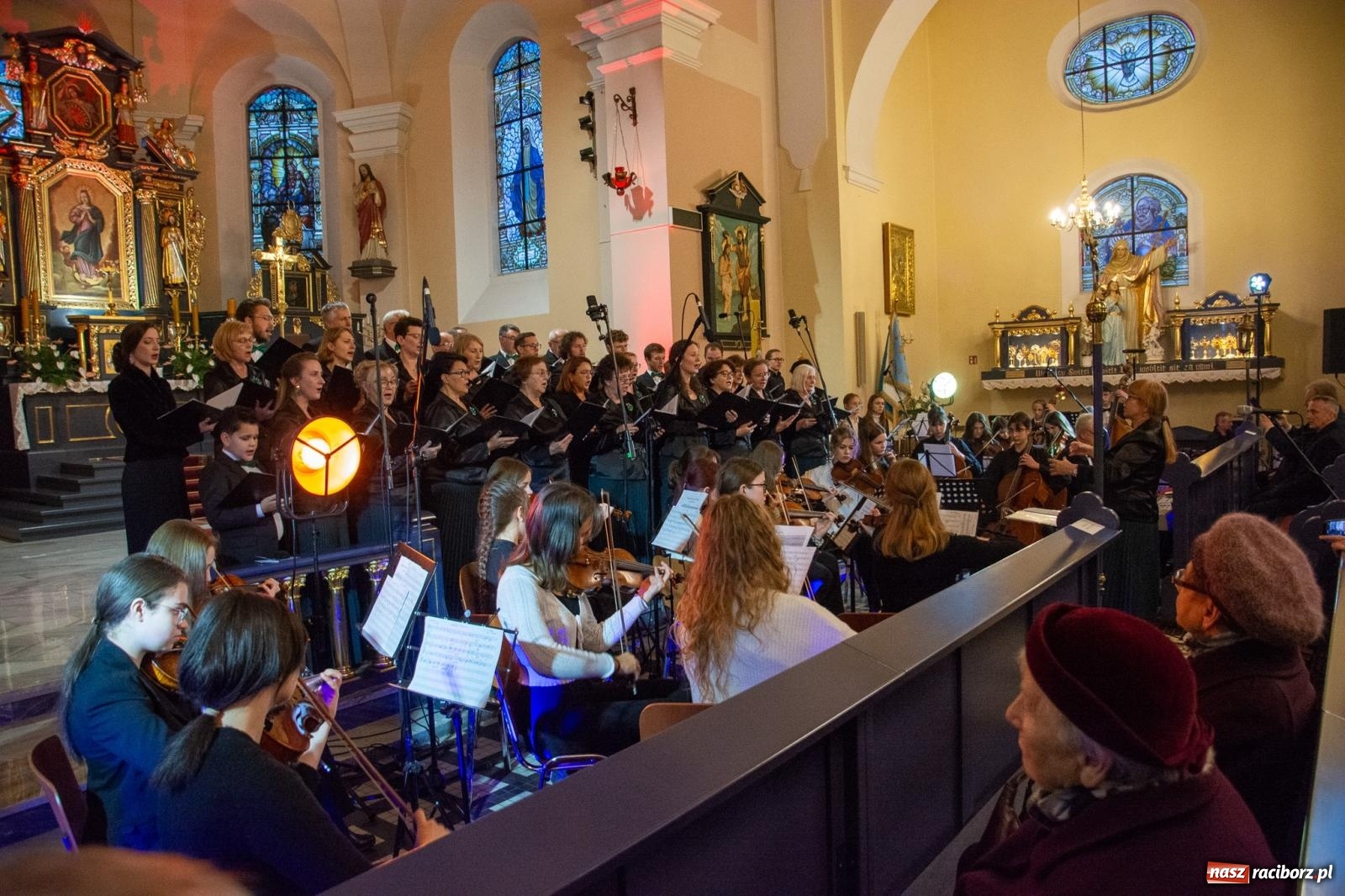Zdjęcie w galerii na portalu naszraciborz.pl: Magnificat Vivaldiego zabrzmiało w brzeskim kościele na 40-lecie miejscowego chóru wiadomości z regionu