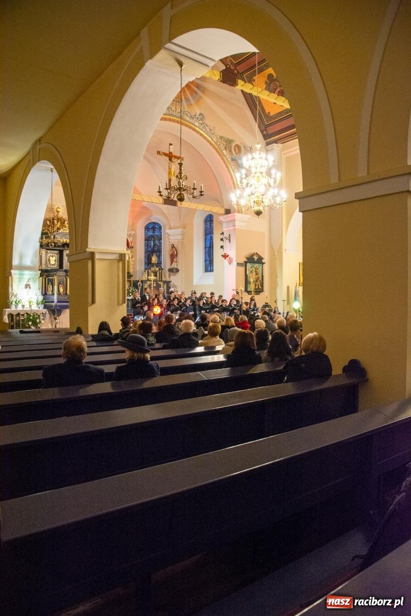 Zdjęcie w galerii na portalu naszraciborz.pl: Magnificat Vivaldiego zabrzmiało w brzeskim kościele na 40-lecie miejscowego chóru wiadomości z regionu