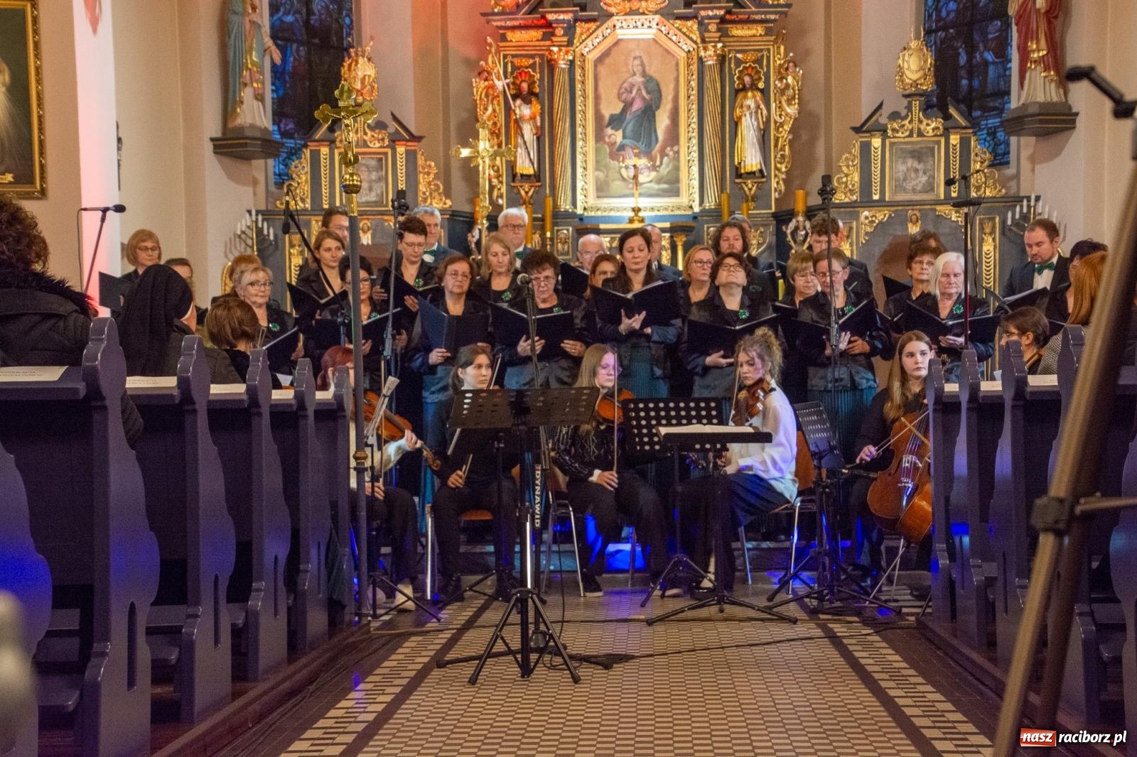 Zdjęcie w galerii na portalu naszraciborz.pl: Magnificat Vivaldiego zabrzmiało w brzeskim kościele na 40-lecie miejscowego chóru wiadomości z regionu