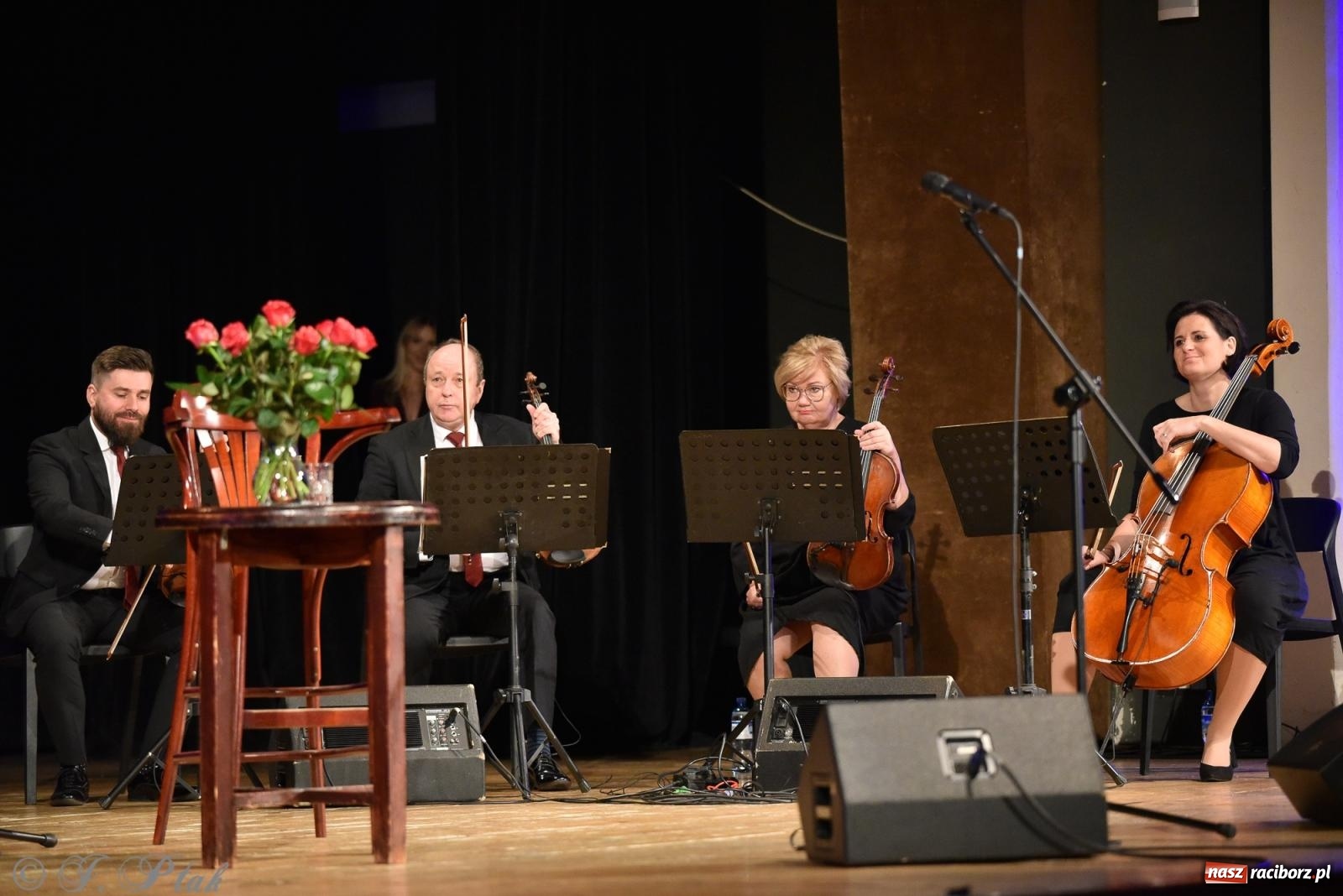 Zdjęcie w galerii na portalu naszraciborz.pl: Alicja Majewska na scenie RCK. Zaśpiewała piosenki Korcza i Andrusa wiadomości z regionu
