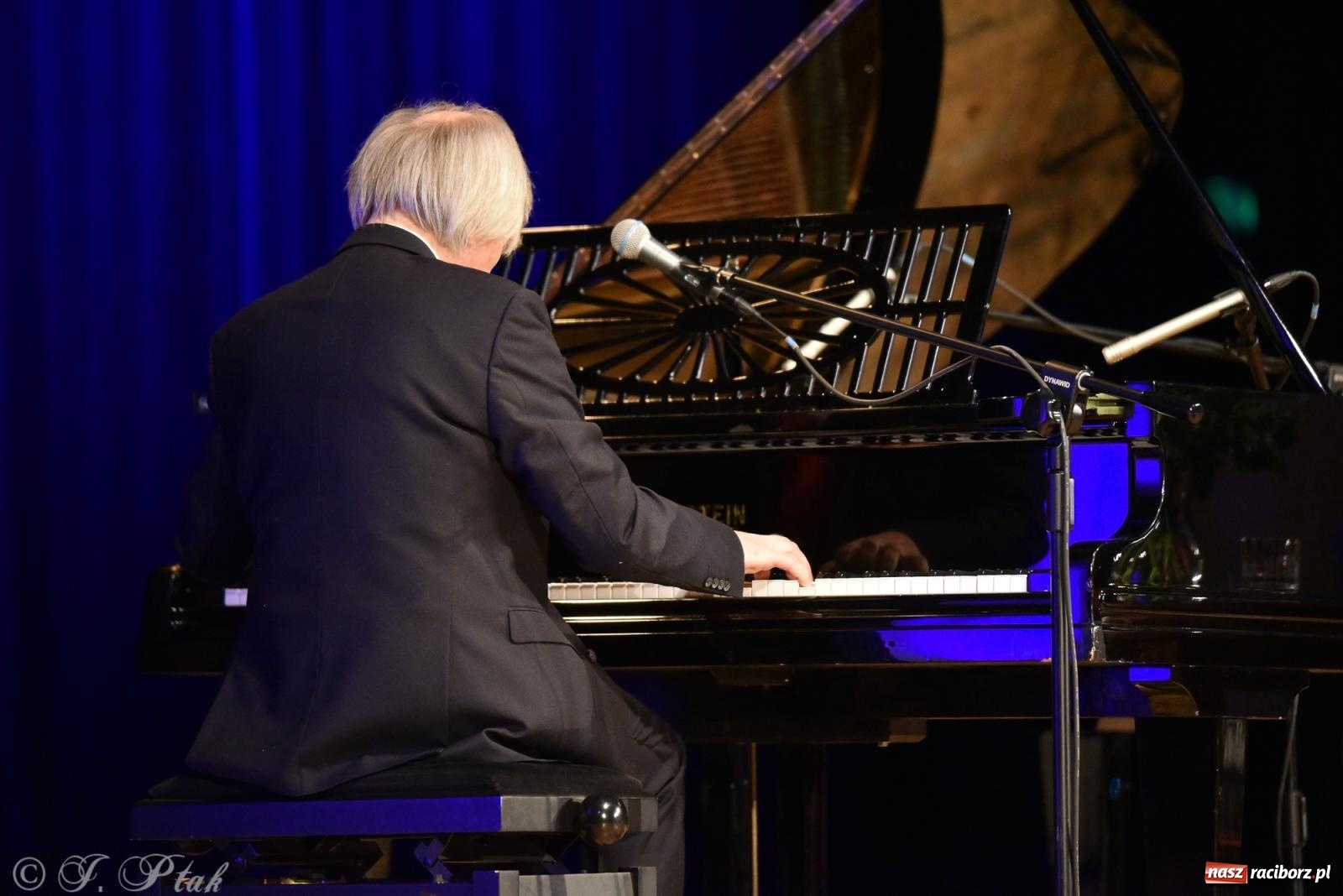 Zdjęcie w galerii na portalu naszraciborz.pl: Alicja Majewska na scenie RCK. Zaśpiewała piosenki Korcza i Andrusa wiadomości z regionu