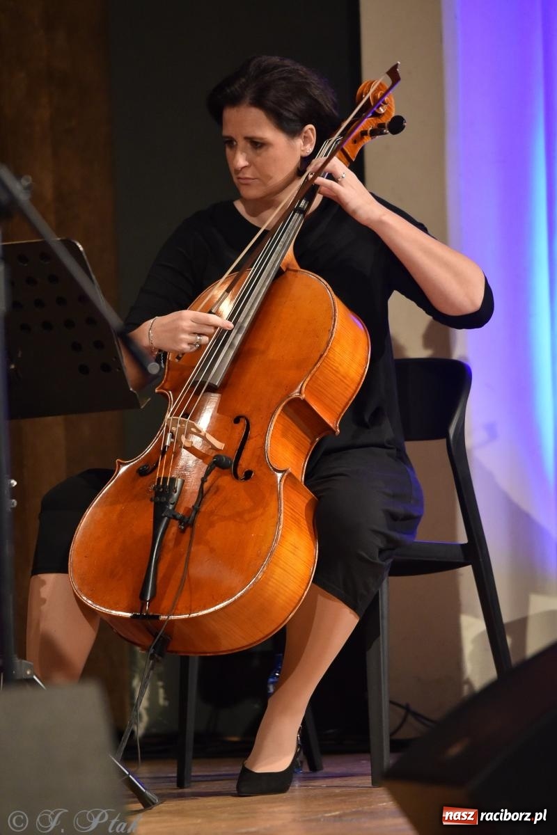 Zdjęcie w galerii na portalu naszraciborz.pl: Alicja Majewska na scenie RCK. Zaśpiewała piosenki Korcza i Andrusa wiadomości z regionu