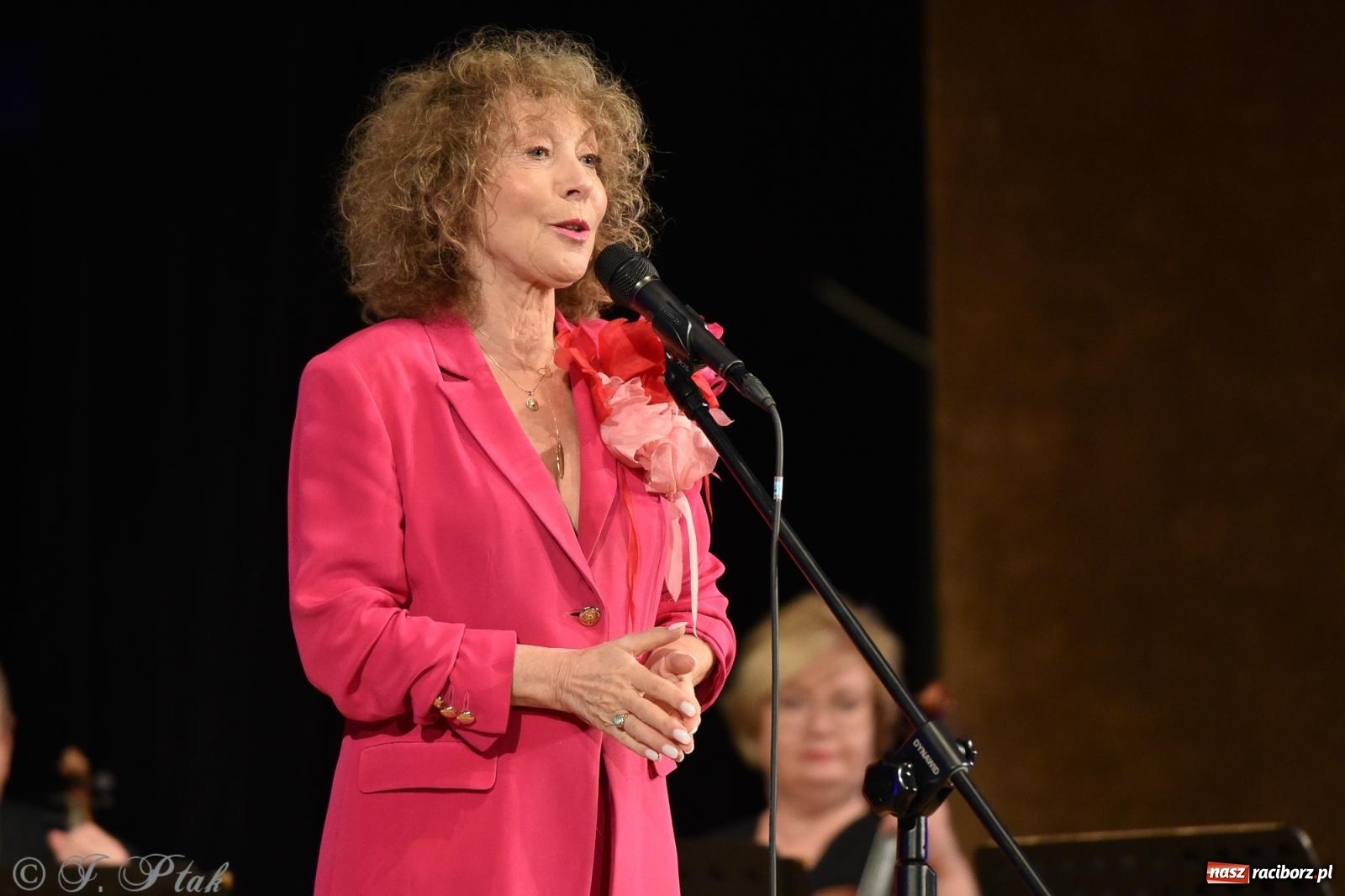 Zdjęcie w galerii na portalu naszraciborz.pl: Alicja Majewska na scenie RCK. Zaśpiewała piosenki Korcza i Andrusa wiadomości z regionu