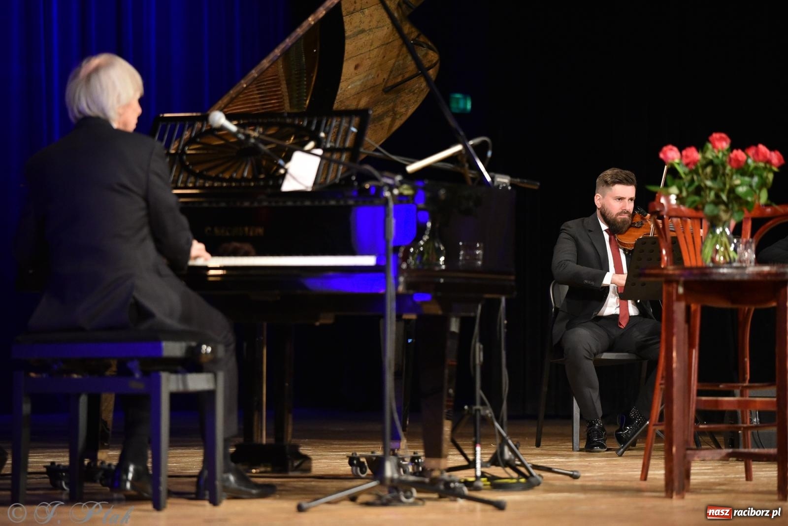 Zdjęcie w galerii na portalu naszraciborz.pl: Alicja Majewska na scenie RCK. Zaśpiewała piosenki Korcza i Andrusa wiadomości z regionu