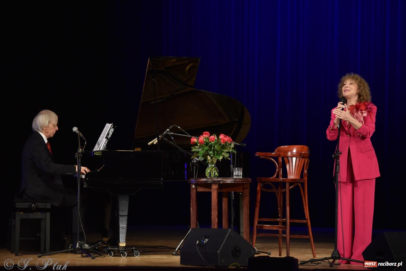 Zdjęcie w galerii na portalu naszraciborz.pl: Alicja Majewska na scenie RCK. Zaśpiewała piosenki Korcza i Andrusa wiadomości z regionu