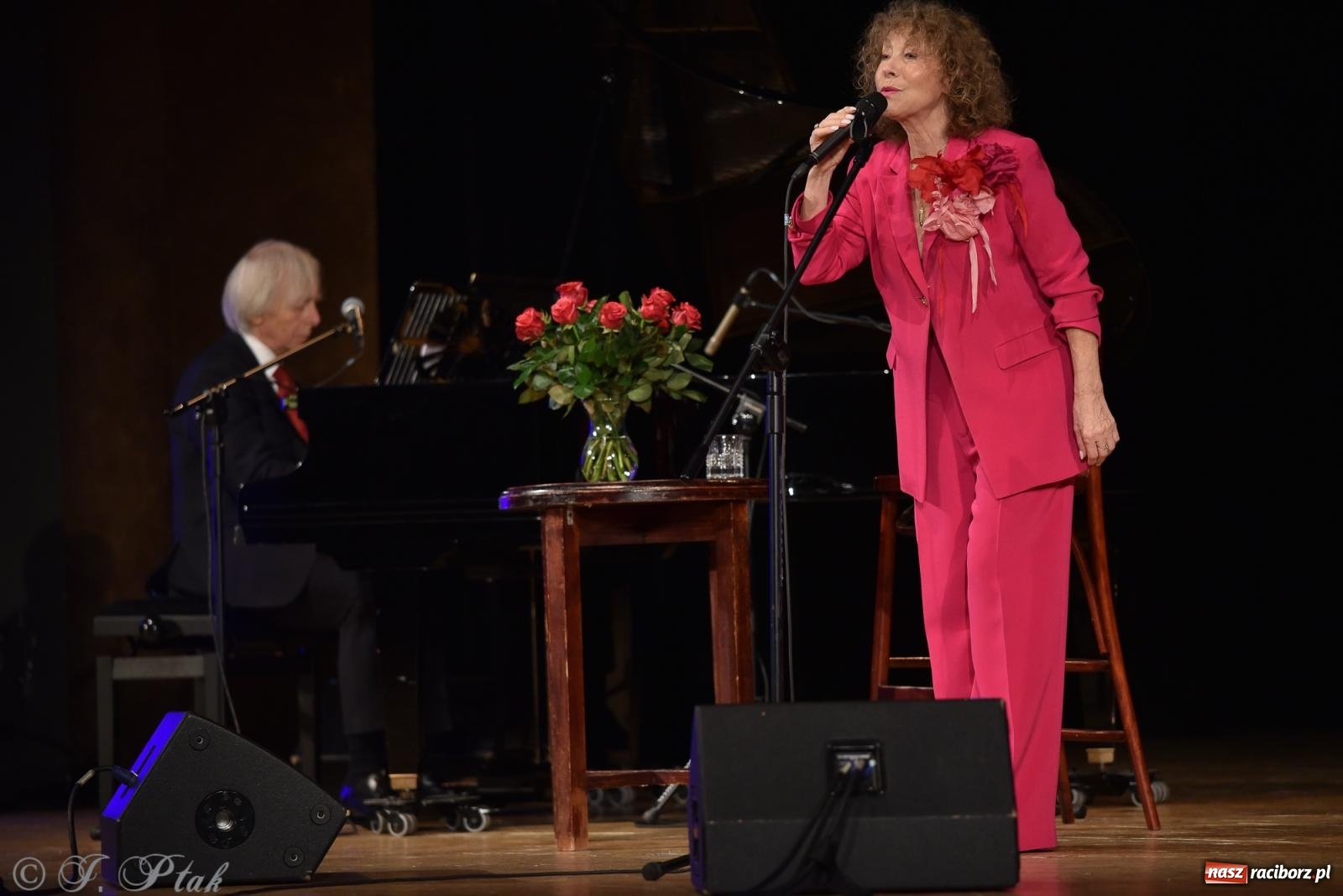 Zdjęcie w galerii na portalu naszraciborz.pl: Alicja Majewska na scenie RCK. Zaśpiewała piosenki Korcza i Andrusa wiadomości z regionu