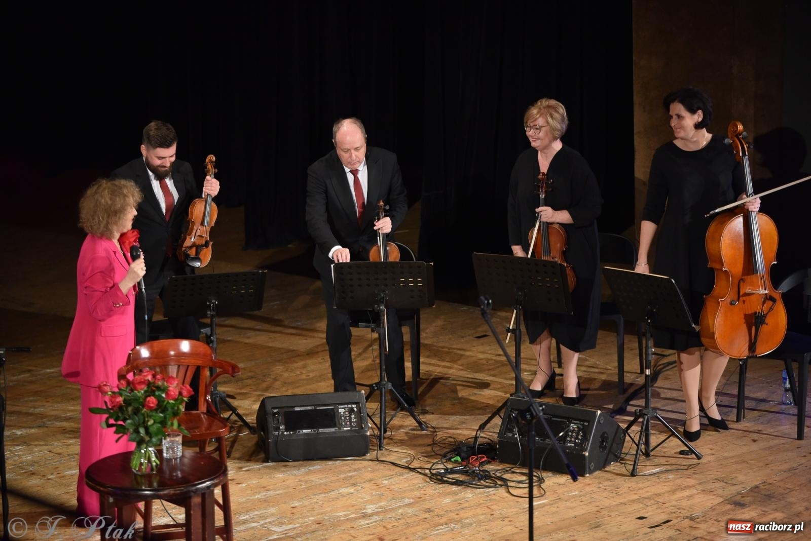 Zdjęcie w galerii na portalu naszraciborz.pl: Alicja Majewska na scenie RCK. Zaśpiewała piosenki Korcza i Andrusa wiadomości z regionu