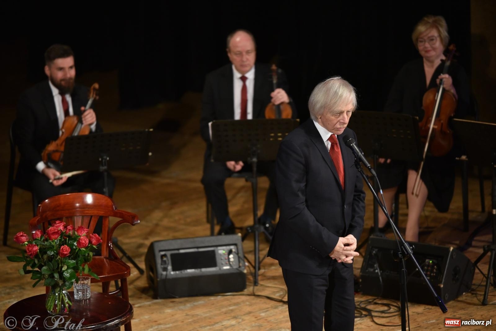 Zdjęcie w galerii na portalu naszraciborz.pl: Alicja Majewska na scenie RCK. Zaśpiewała piosenki Korcza i Andrusa wiadomości z regionu