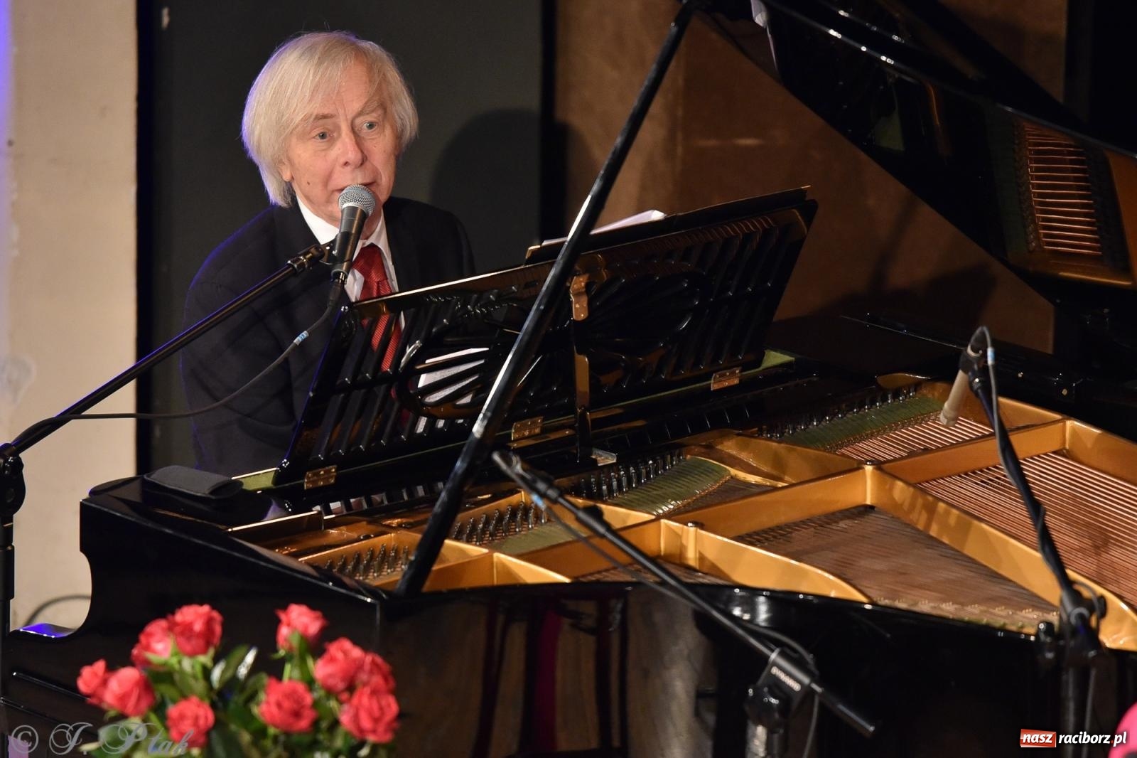 Zdjęcie w galerii na portalu naszraciborz.pl: Alicja Majewska na scenie RCK. Zaśpiewała piosenki Korcza i Andrusa wiadomości z regionu