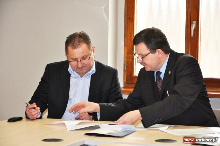 Zdjęcie w galerii na portalu naszraciborz.pl: Za 150 dni basen ZSOMS będzie jak nowy wiadomości z regionu