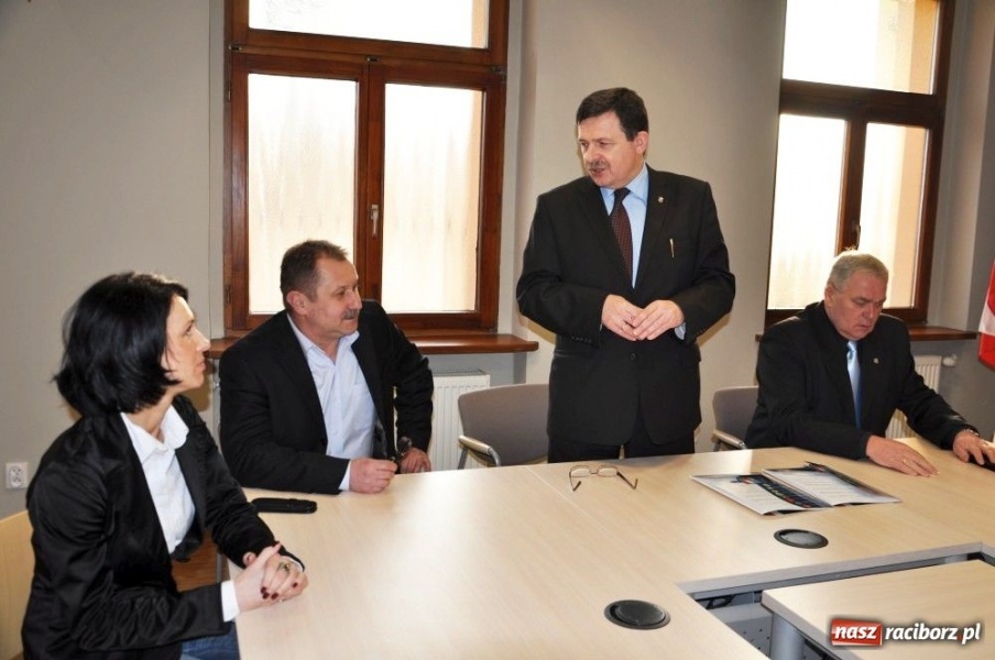 Zdjęcie w galerii na portalu naszraciborz.pl: Za 150 dni basen ZSOMS będzie jak nowy wiadomości z regionu