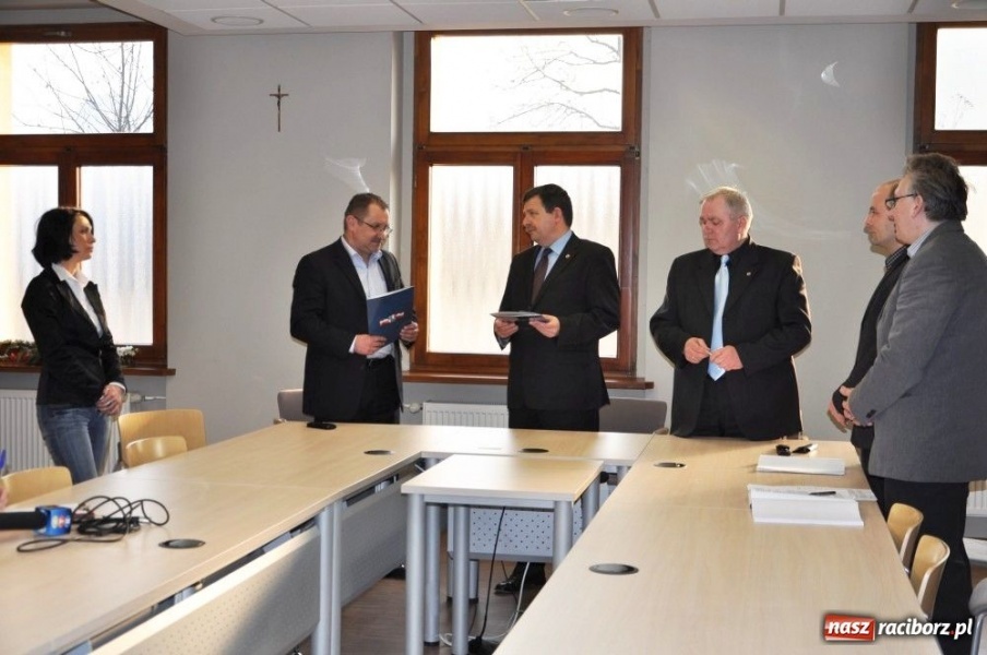 Zdjęcie w galerii na portalu naszraciborz.pl: Za 150 dni basen ZSOMS będzie jak nowy wiadomości z regionu