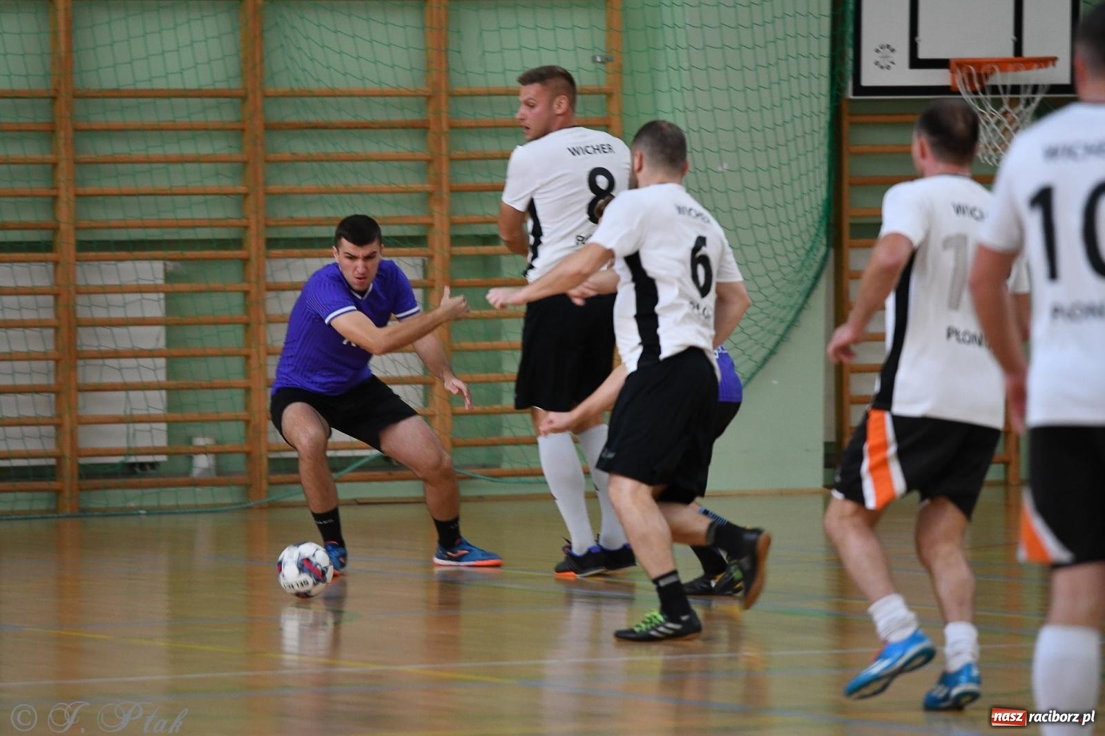 Zdjęcie w galerii na portalu naszraciborz.pl: Niedziela z futsalem [FOTO] wiadomości z regionu