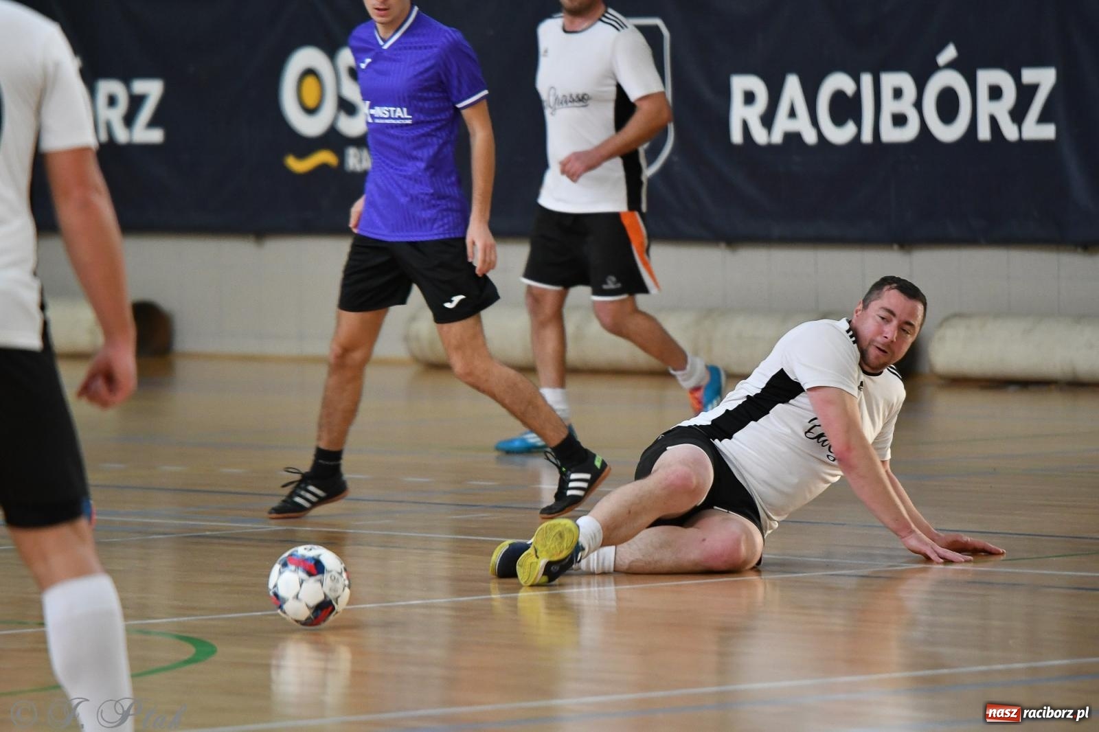 Zdjęcie w galerii na portalu naszraciborz.pl: Niedziela z futsalem [FOTO] wiadomości z regionu