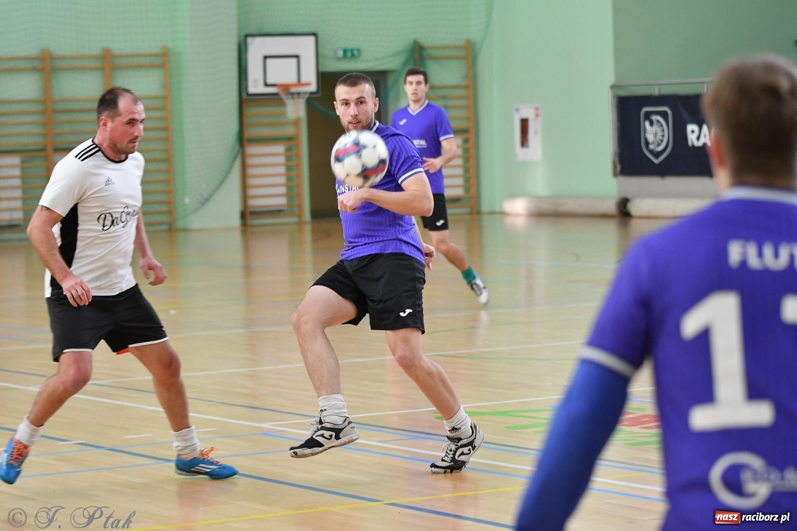 Zdjęcie w galerii na portalu naszraciborz.pl: Niedziela z futsalem [FOTO] wiadomości z regionu