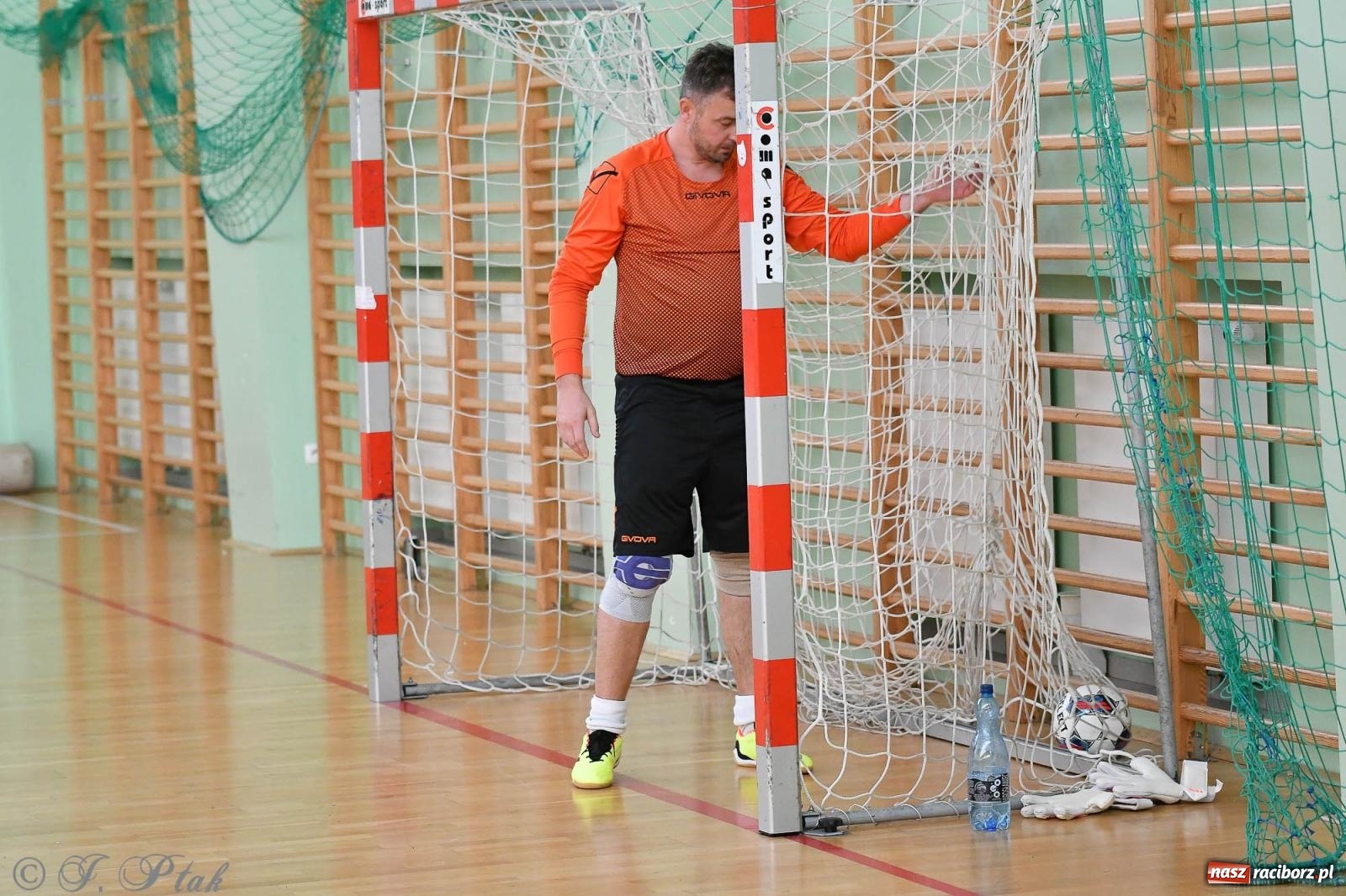 Zdjęcie w galerii na portalu naszraciborz.pl: Niedziela z futsalem [FOTO] wiadomości z regionu