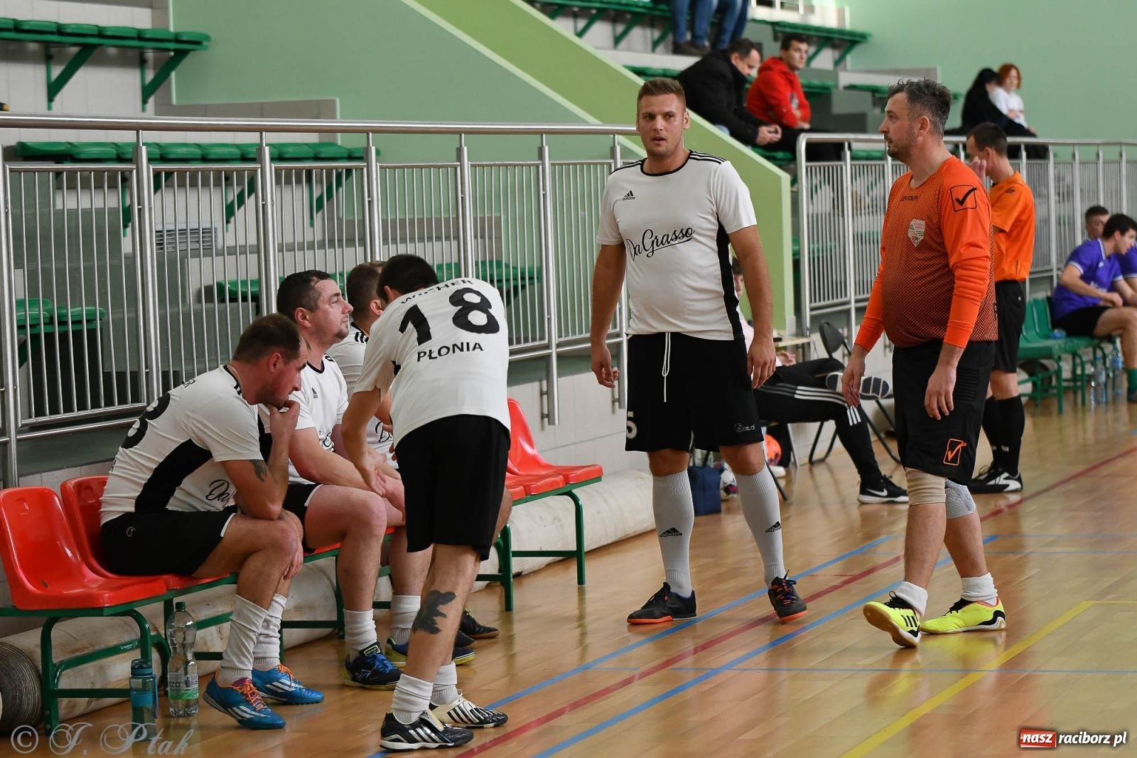 Zdjęcie w galerii na portalu naszraciborz.pl: Niedziela z futsalem [FOTO] wiadomości z regionu