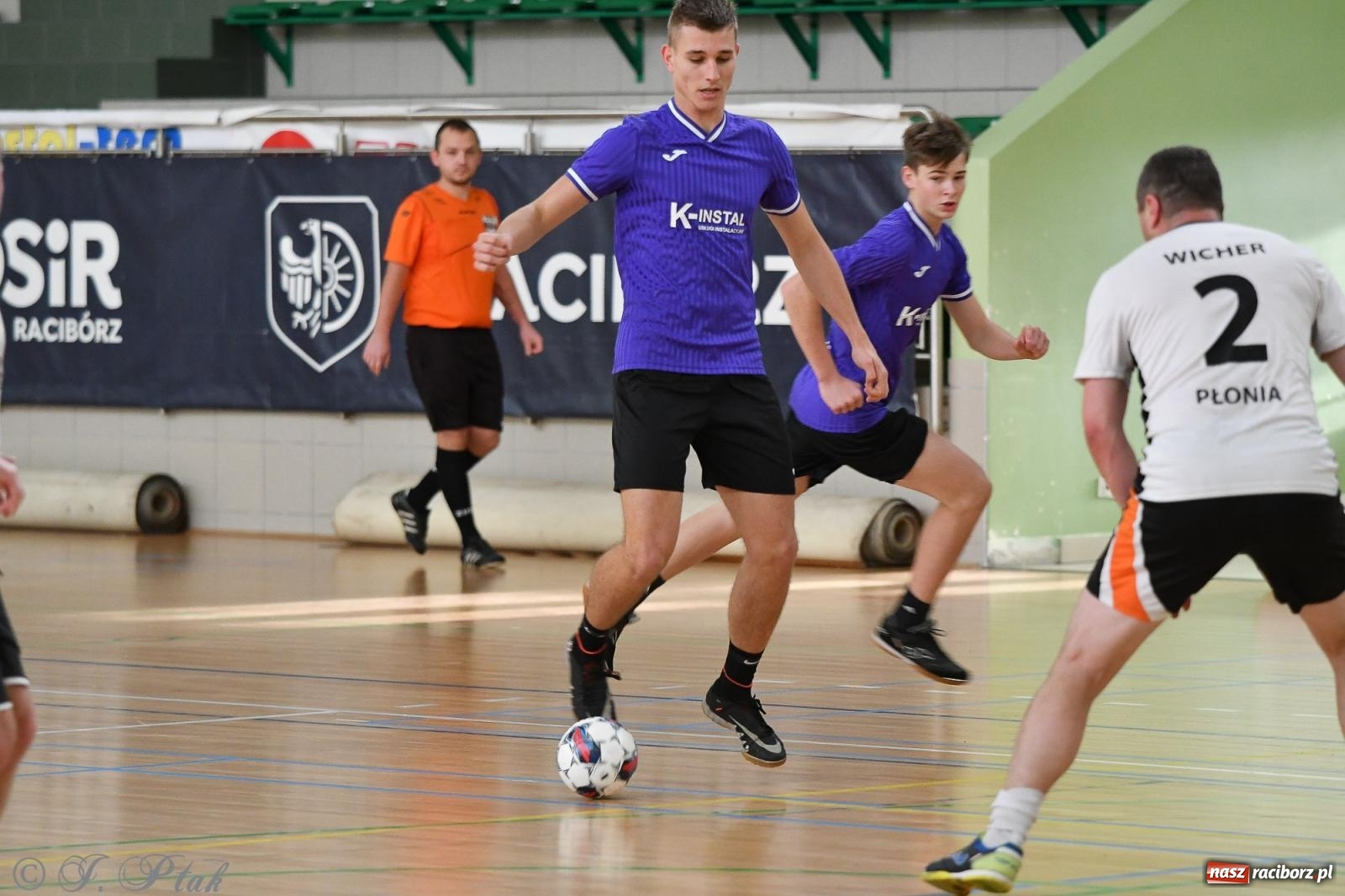 Zdjęcie w galerii na portalu naszraciborz.pl: Niedziela z futsalem [FOTO] wiadomości z regionu