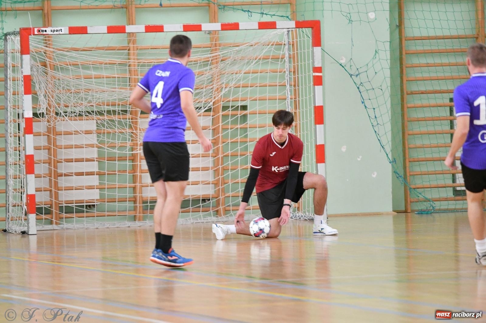 Zdjęcie w galerii na portalu naszraciborz.pl: Niedziela z futsalem [FOTO] wiadomości z regionu