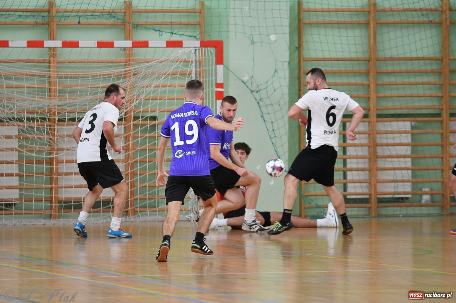 Zdjęcie w galerii na portalu naszraciborz.pl: Niedziela z futsalem [FOTO] wiadomości z regionu