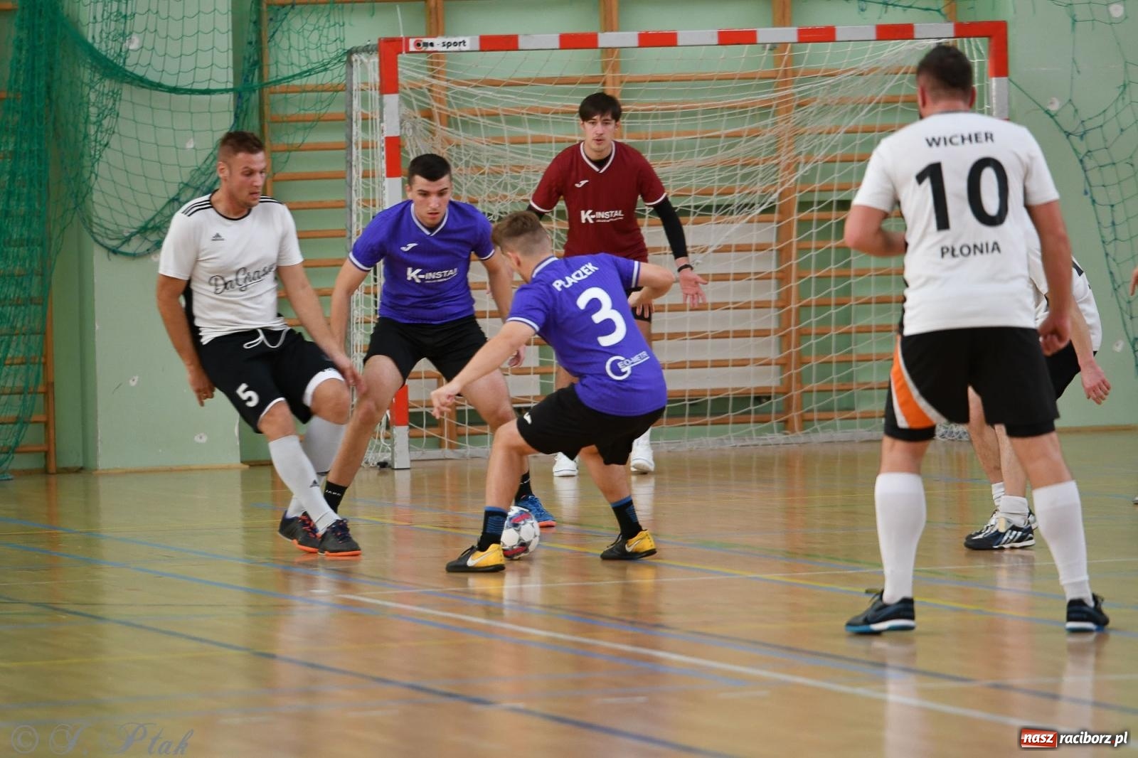Zdjęcie w galerii na portalu naszraciborz.pl: Niedziela z futsalem [FOTO] wiadomości z regionu