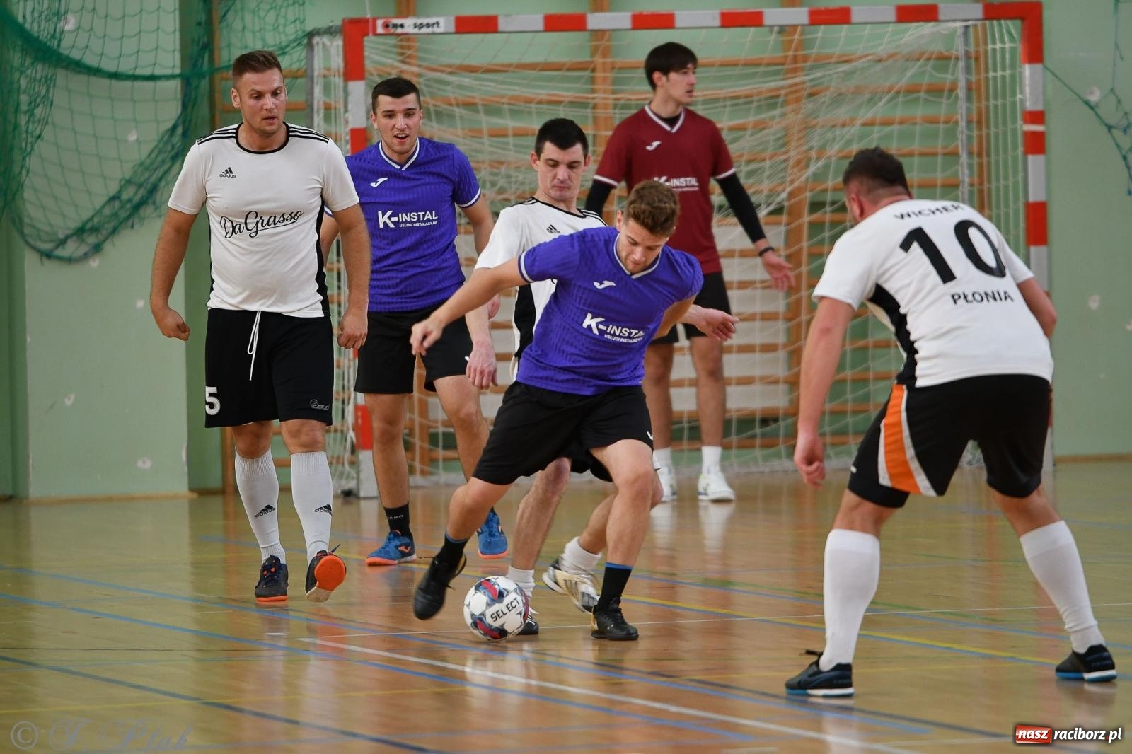 Zdjęcie w galerii na portalu naszraciborz.pl: Niedziela z futsalem [FOTO] wiadomości z regionu