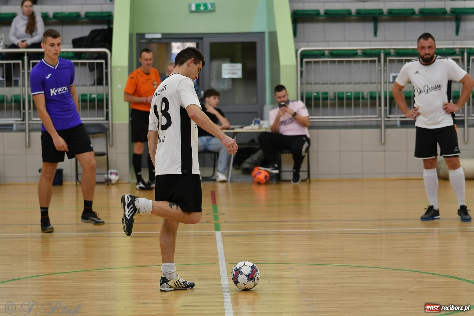 Zdjęcie w galerii na portalu naszraciborz.pl: Niedziela z futsalem [FOTO] wiadomości z regionu