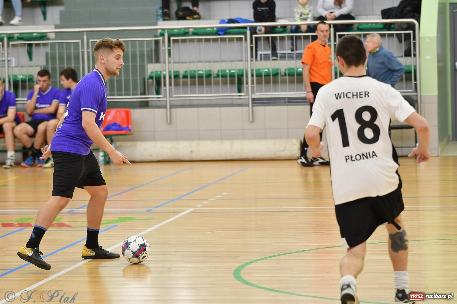 Zdjęcie w galerii na portalu naszraciborz.pl: Niedziela z futsalem [FOTO] wiadomości z regionu