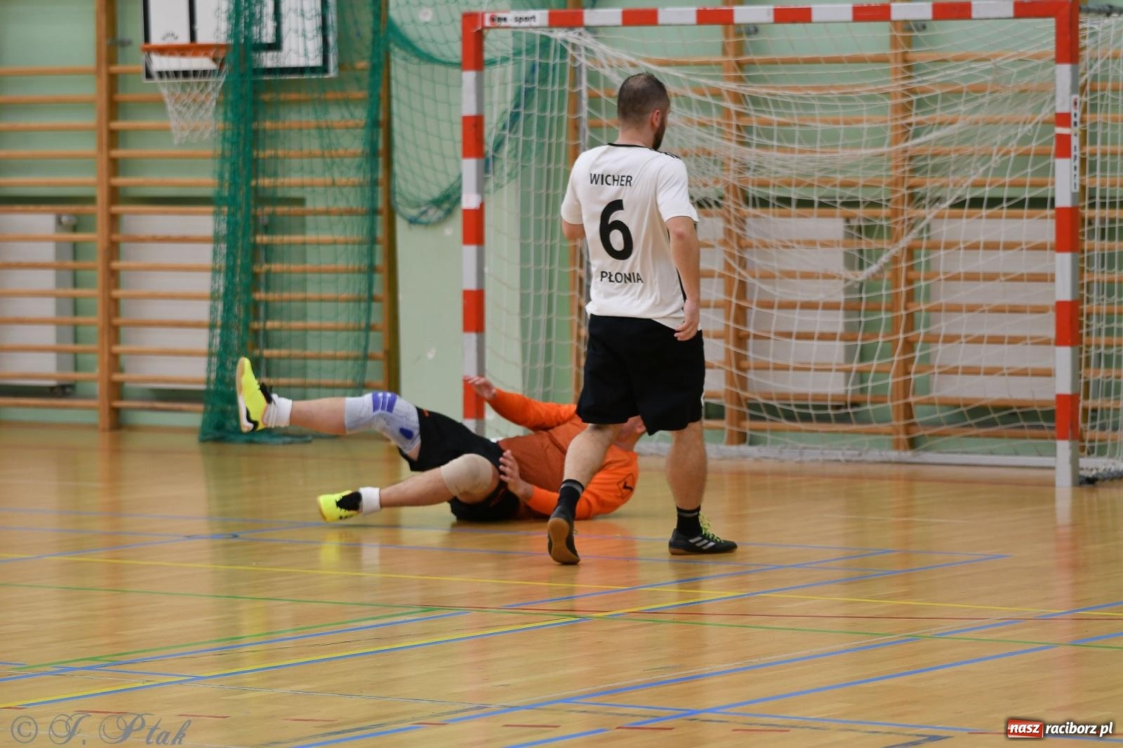 Zdjęcie w galerii na portalu naszraciborz.pl: Niedziela z futsalem [FOTO] wiadomości z regionu