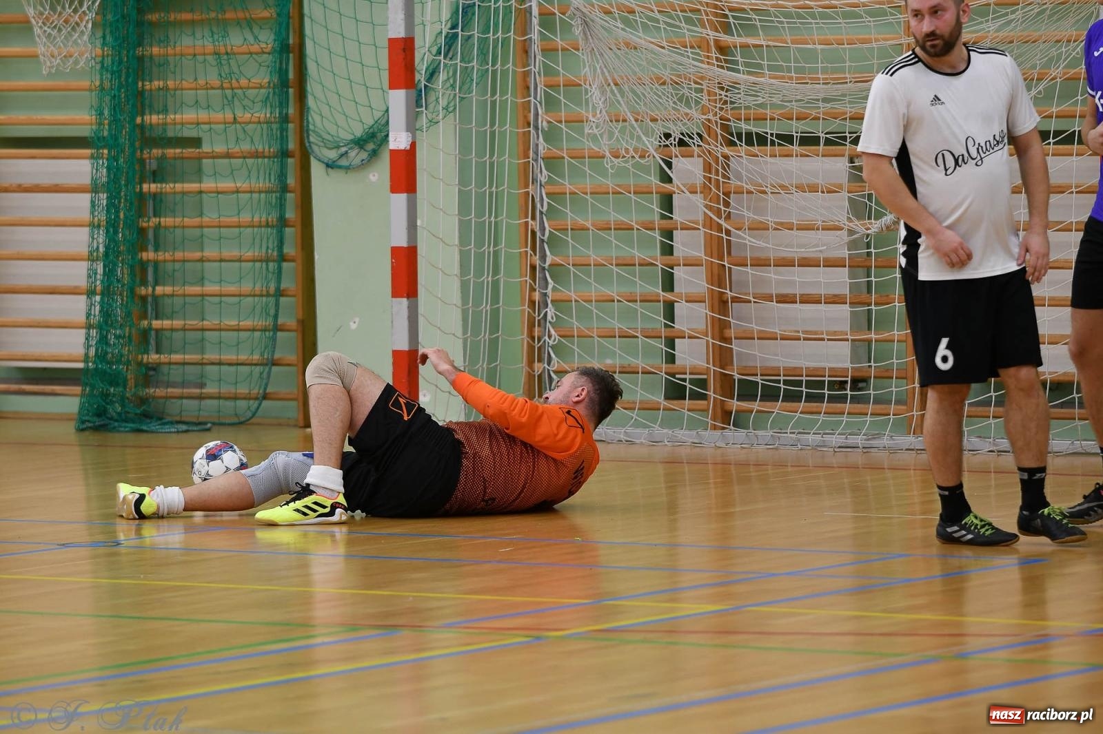 Zdjęcie w galerii na portalu naszraciborz.pl: Niedziela z futsalem [FOTO] wiadomości z regionu