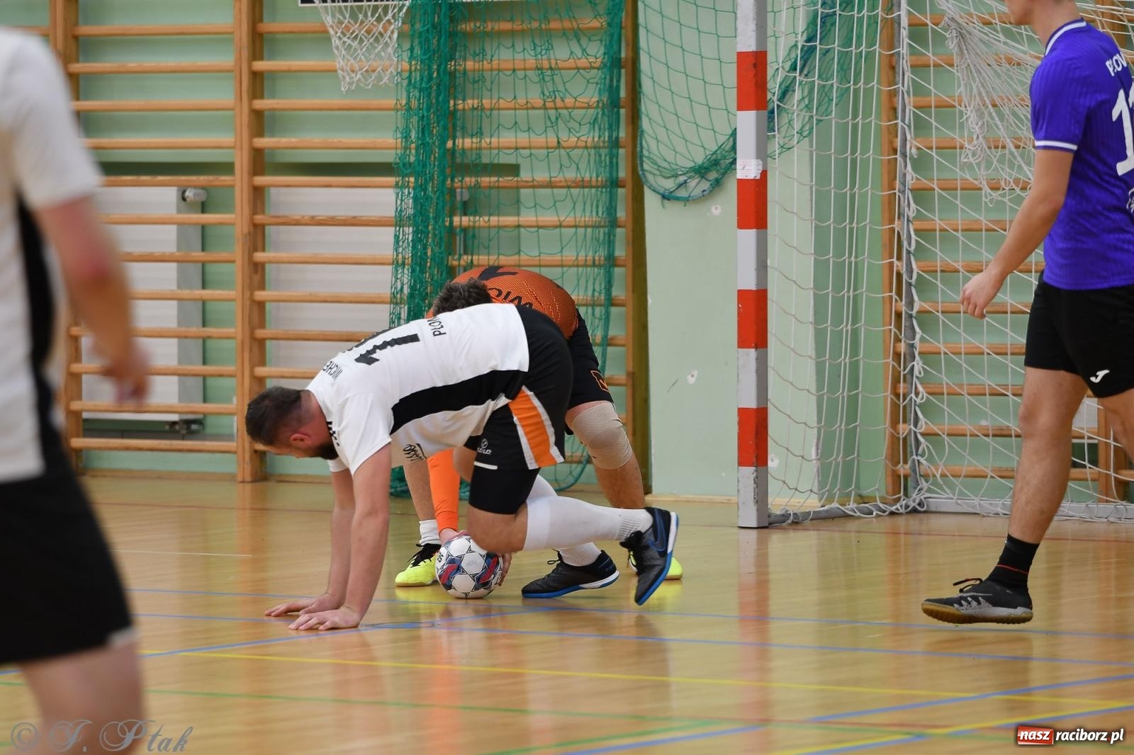 Zdjęcie w galerii na portalu naszraciborz.pl: Niedziela z futsalem [FOTO] wiadomości z regionu