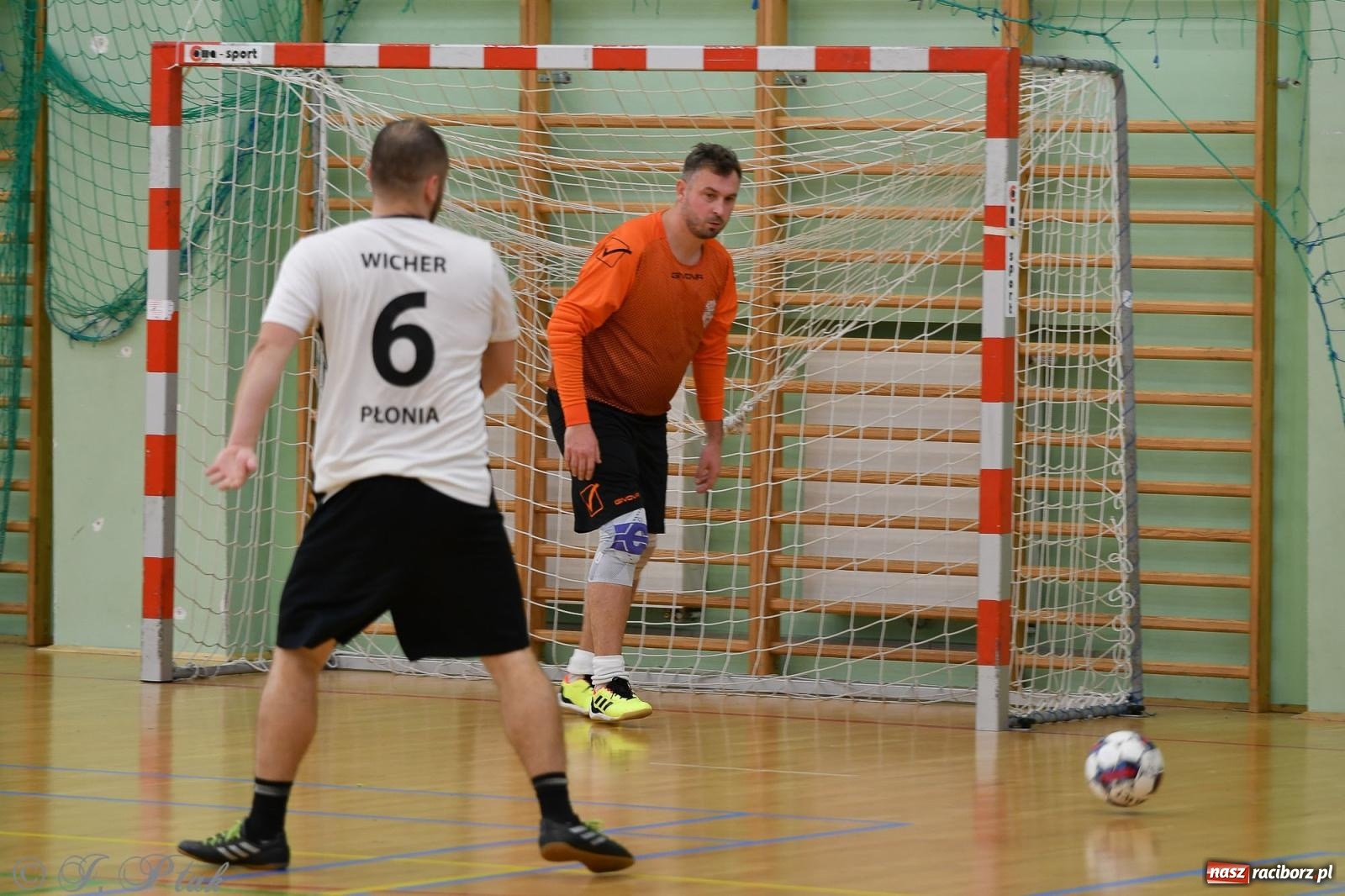 Zdjęcie w galerii na portalu naszraciborz.pl: Niedziela z futsalem [FOTO] wiadomości z regionu