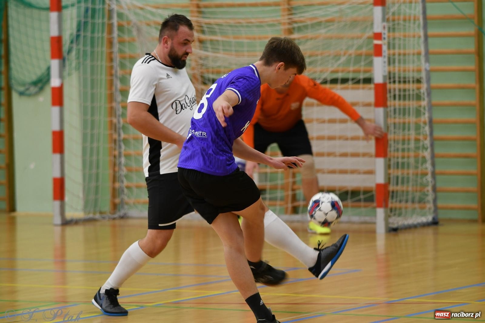 Zdjęcie w galerii na portalu naszraciborz.pl: Niedziela z futsalem [FOTO] wiadomości z regionu