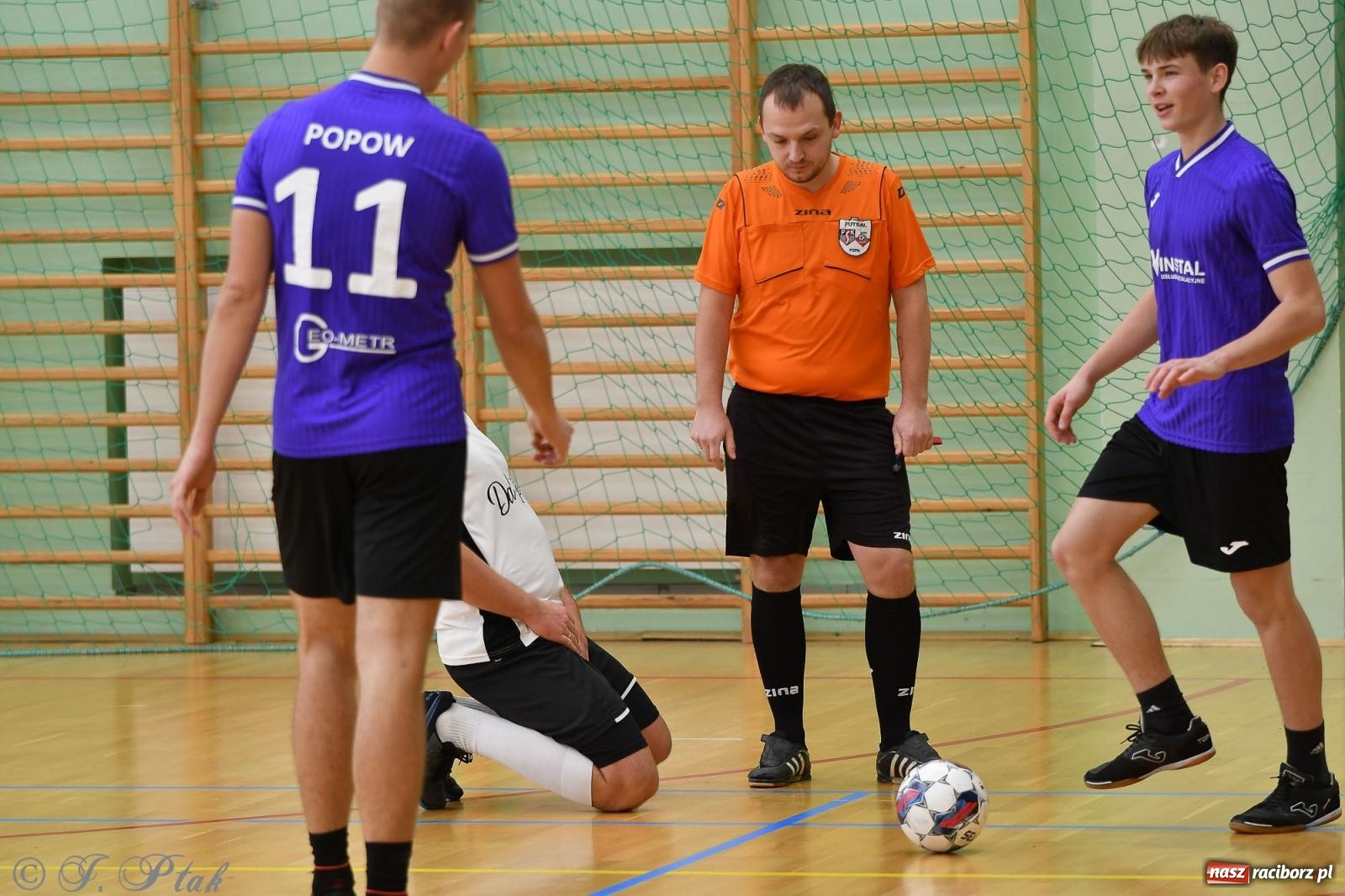 Zdjęcie w galerii na portalu naszraciborz.pl: Niedziela z futsalem [FOTO] wiadomości z regionu