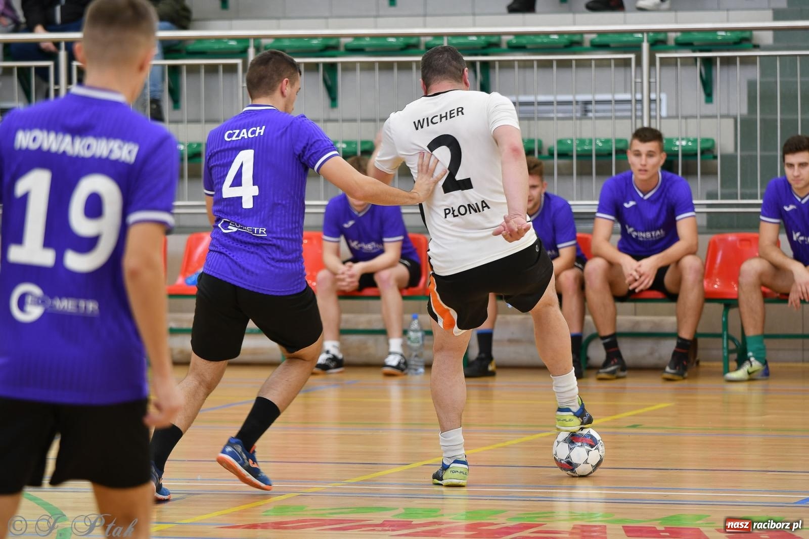 Zdjęcie w galerii na portalu naszraciborz.pl: Niedziela z futsalem [FOTO] wiadomości z regionu