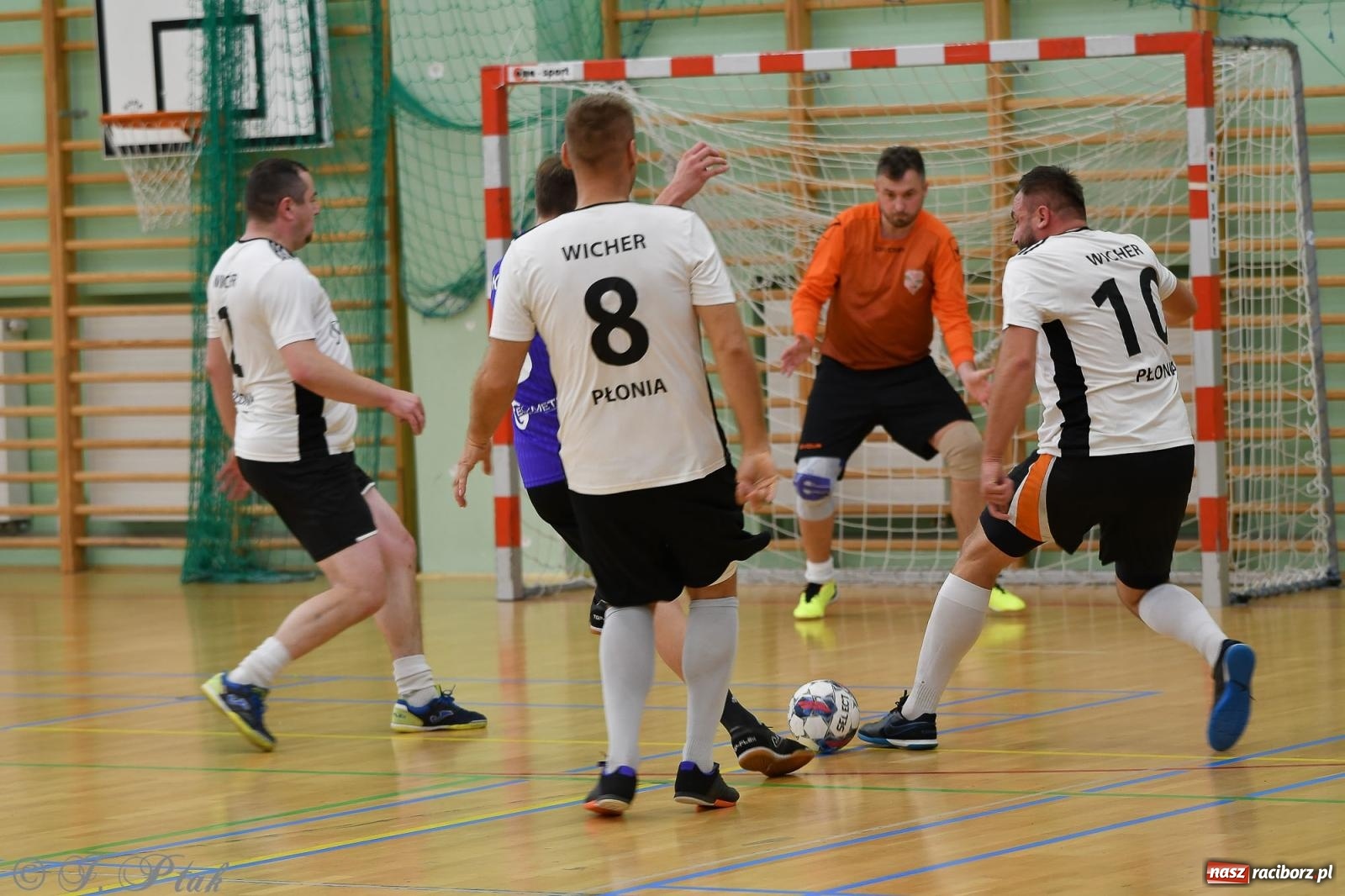 Zdjęcie w galerii na portalu naszraciborz.pl: Niedziela z futsalem [FOTO] wiadomości z regionu