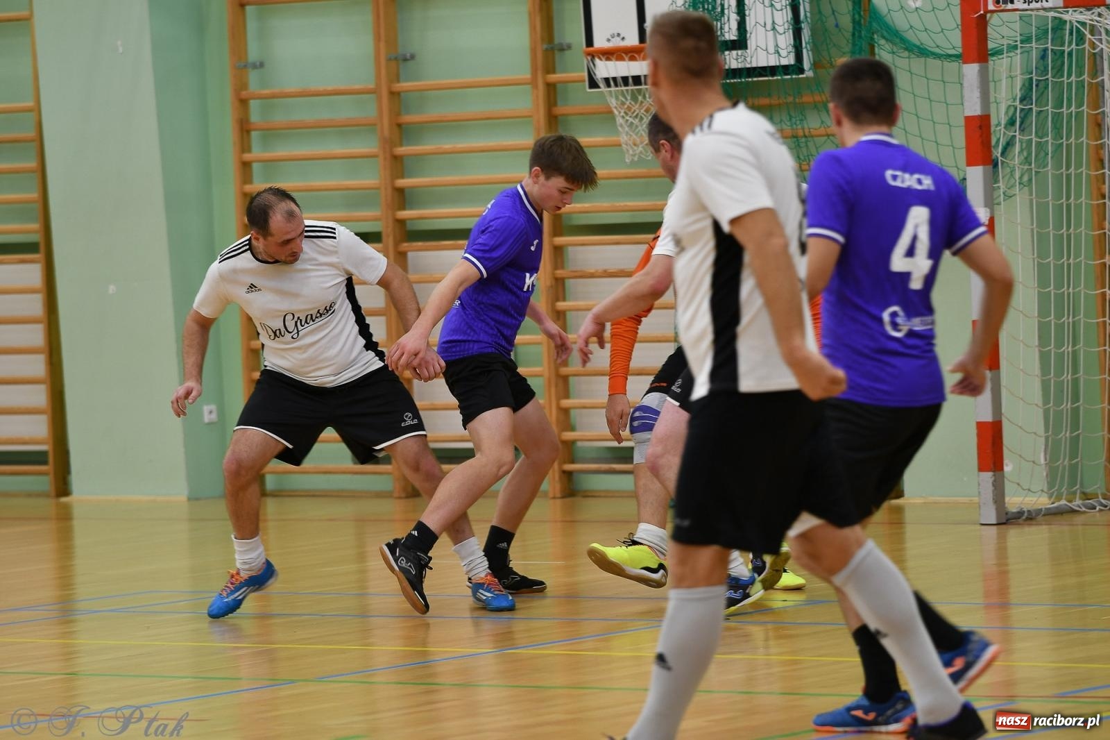 Zdjęcie w galerii na portalu naszraciborz.pl: Niedziela z futsalem [FOTO] wiadomości z regionu