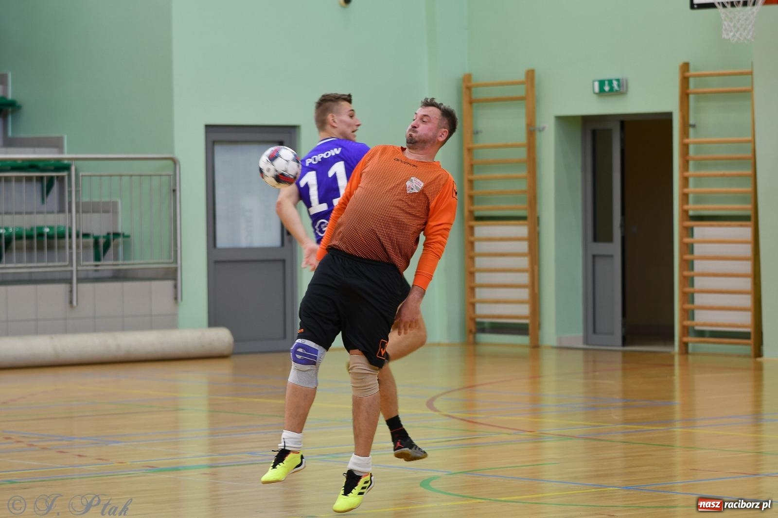 Zdjęcie w galerii na portalu naszraciborz.pl: Niedziela z futsalem [FOTO] wiadomości z regionu