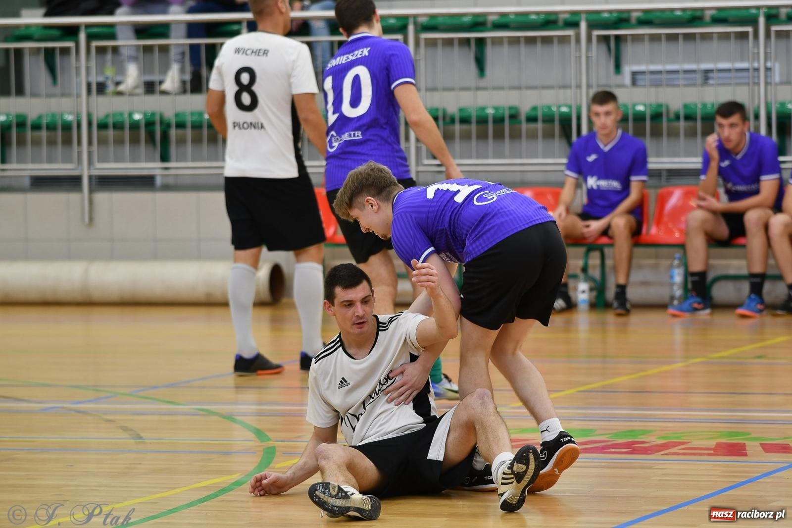 Zdjęcie w galerii na portalu naszraciborz.pl: Niedziela z futsalem [FOTO] wiadomości z regionu