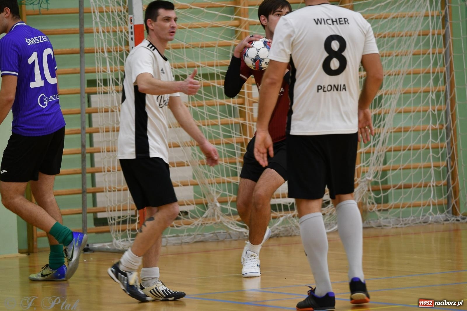 Zdjęcie w galerii na portalu naszraciborz.pl: Niedziela z futsalem [FOTO] wiadomości z regionu