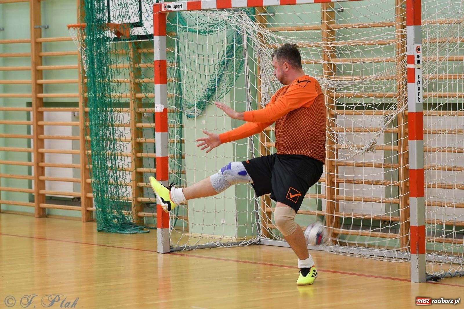 Zdjęcie w galerii na portalu naszraciborz.pl: Niedziela z futsalem [FOTO] wiadomości z regionu