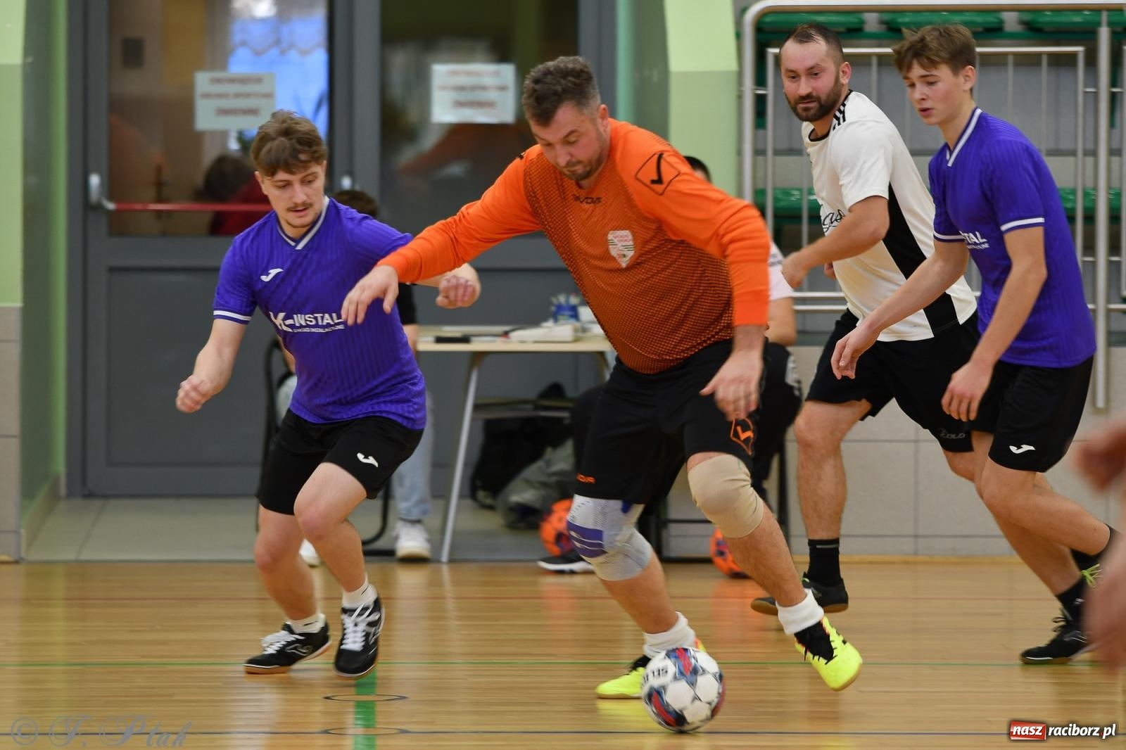 Zdjęcie w galerii na portalu naszraciborz.pl: Niedziela z futsalem [FOTO] wiadomości z regionu